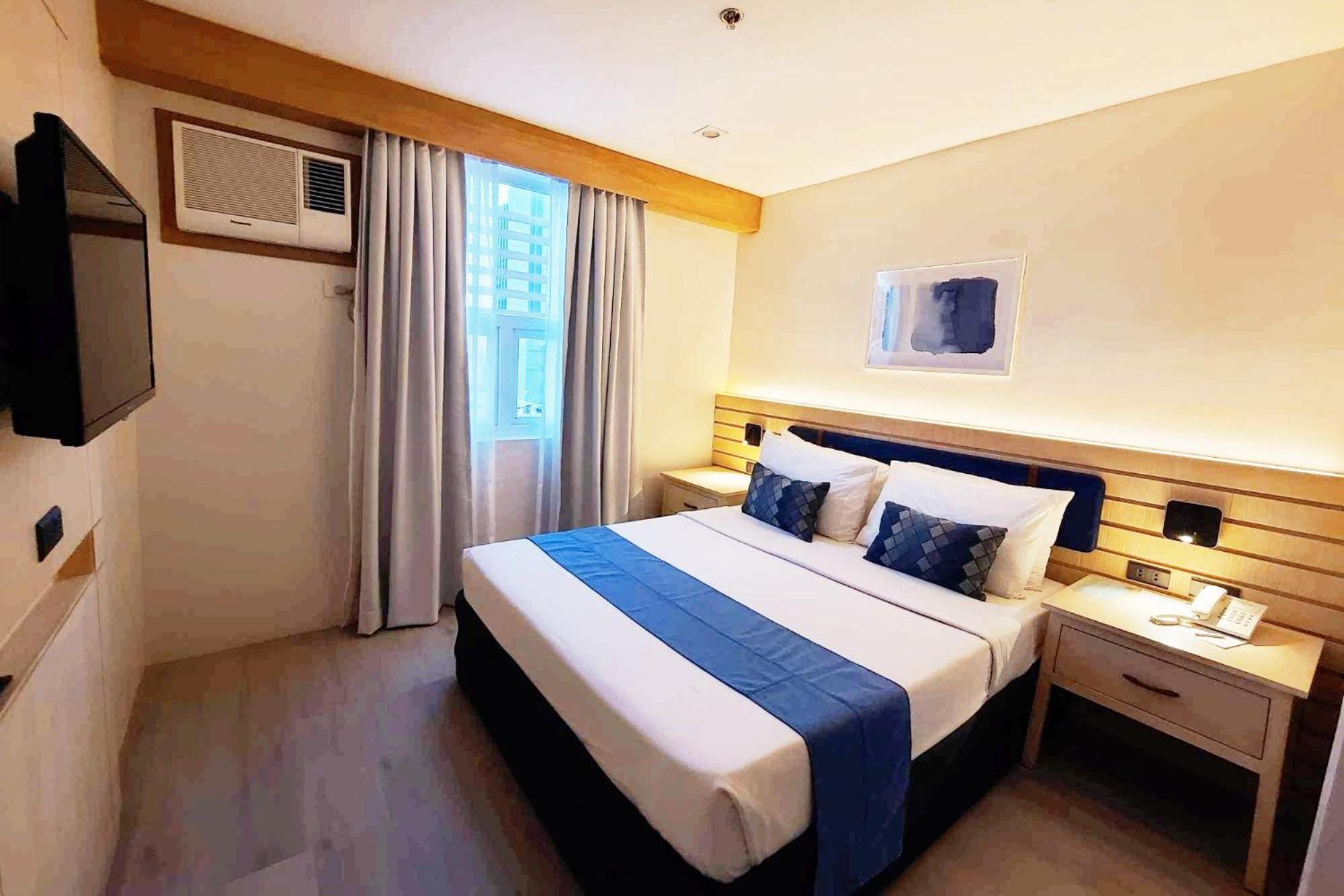 Deluxe Queen Room - Photo 7
