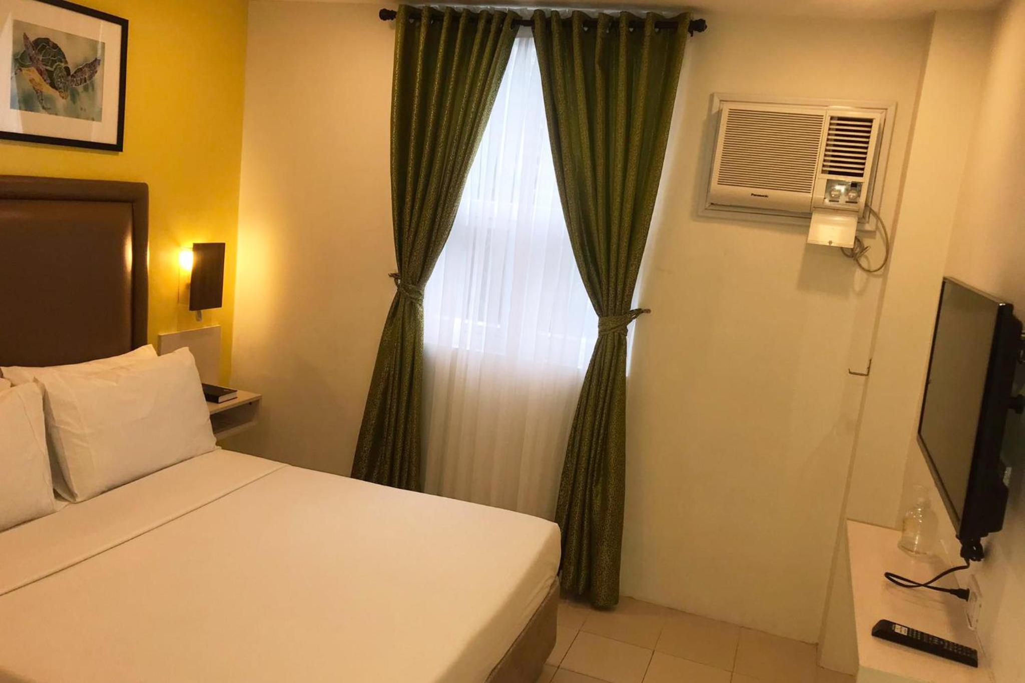 Deluxe Queen Room - Photo 2