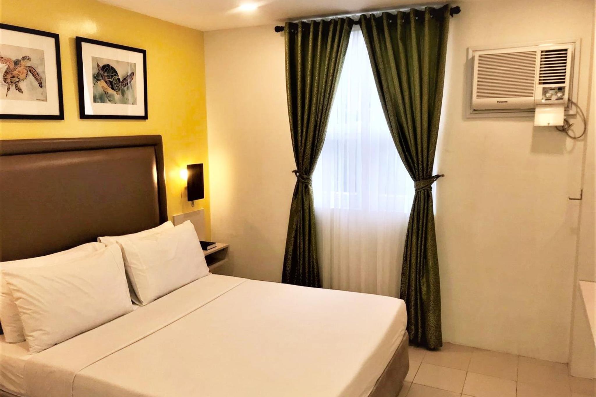 Deluxe Queen Room - Photo 10