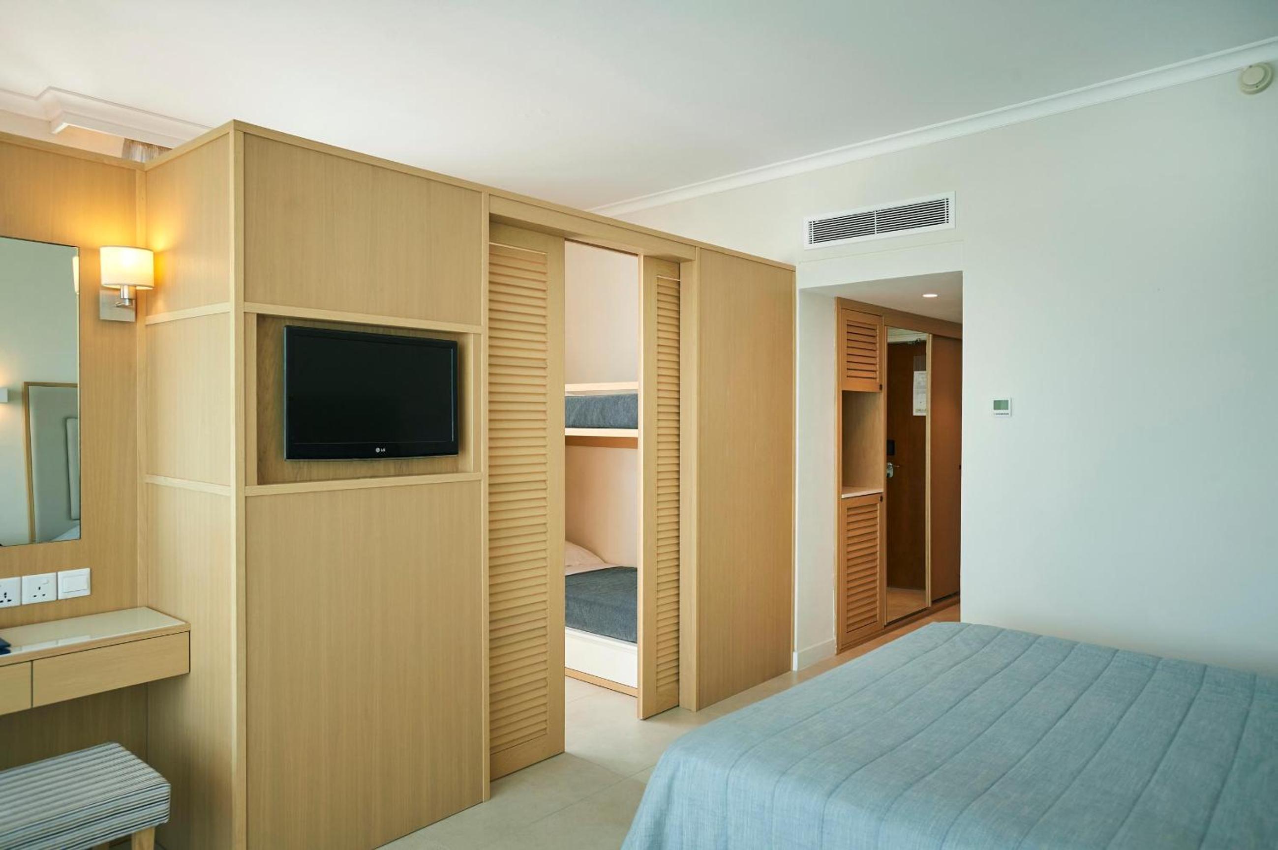 Family Side Sea View room
