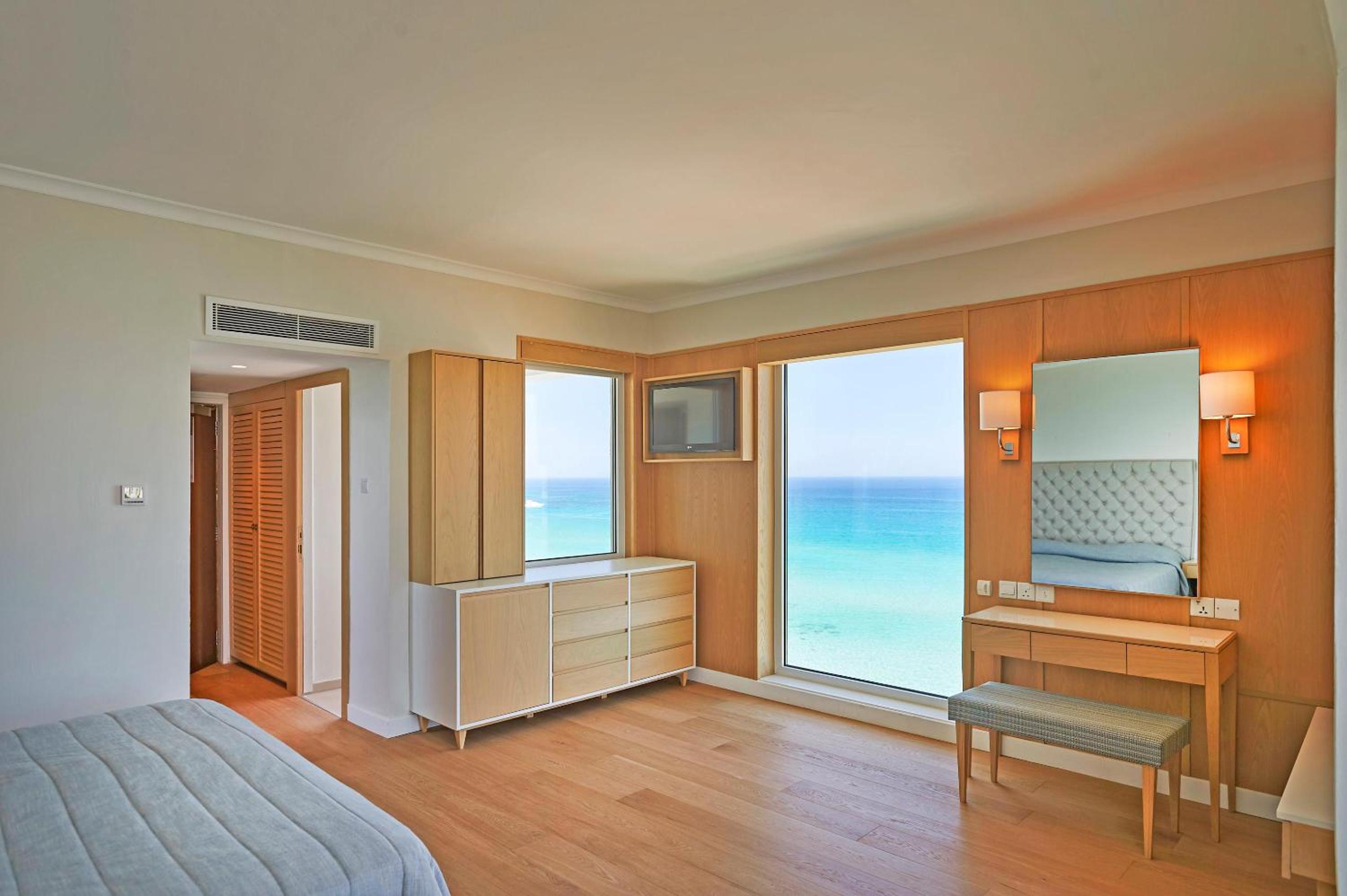 Panoramic Sea View Suite photo 3