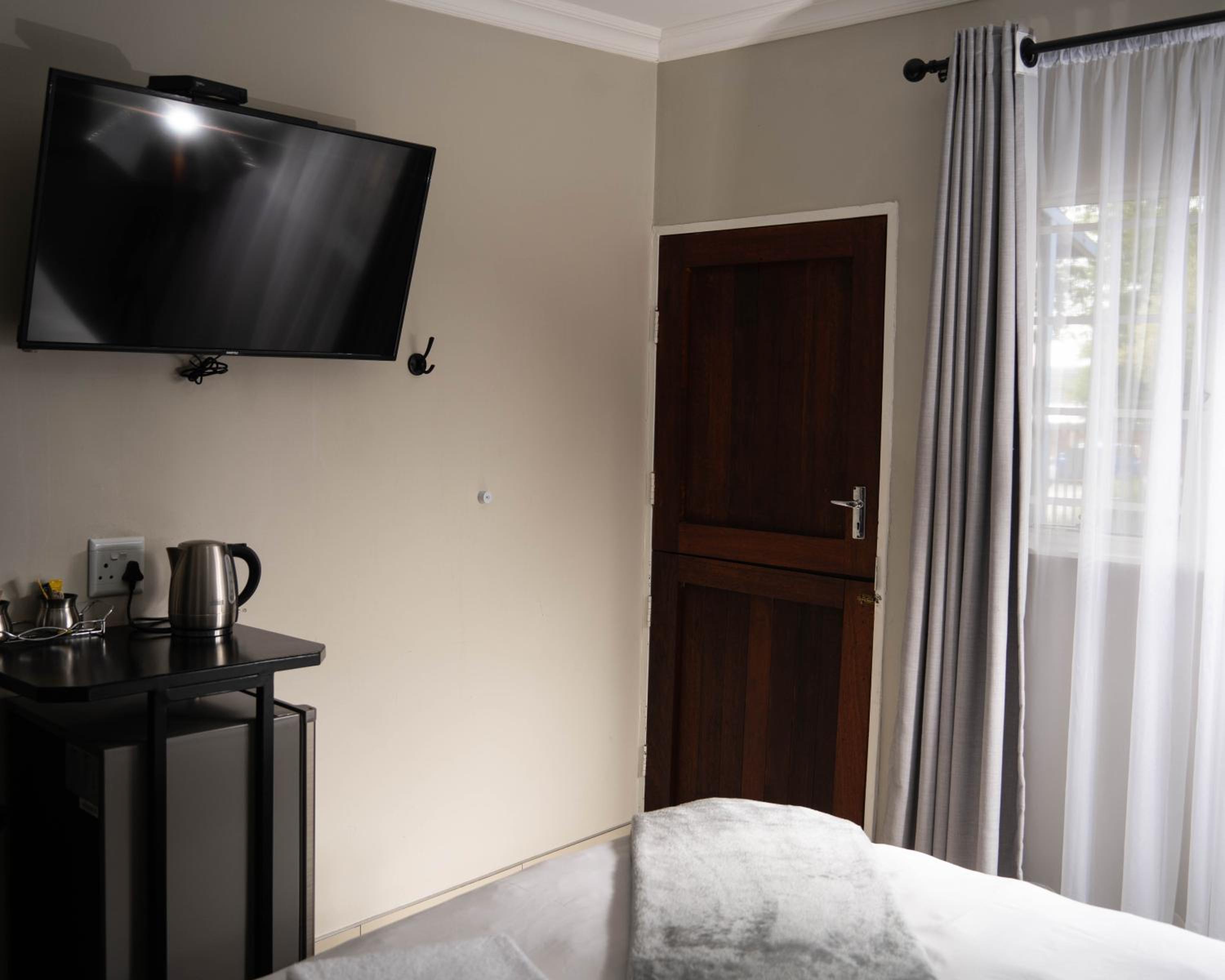 Deluxe Room - Photo 5