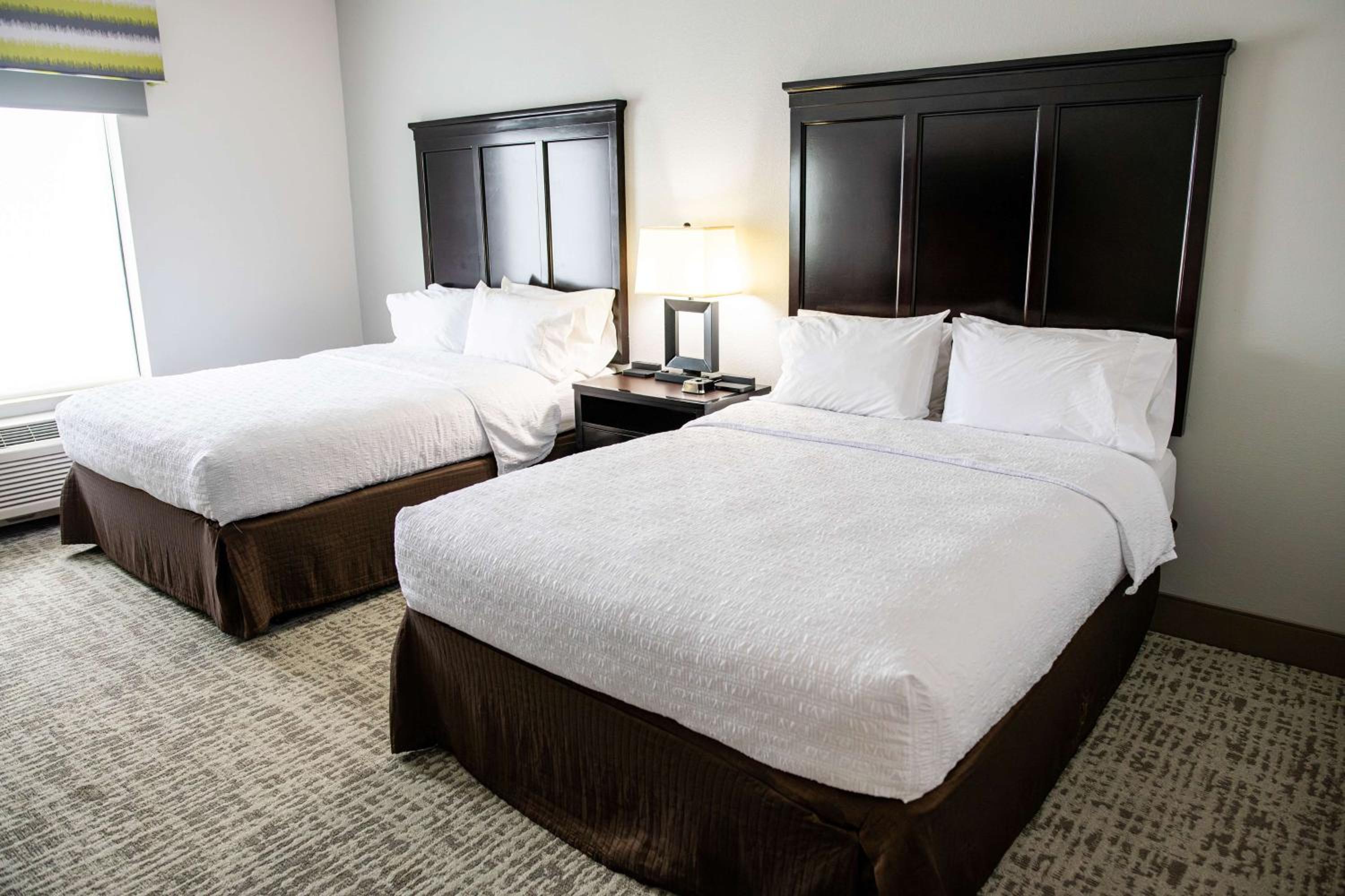 Room with Two Queen Beds - Non-Smoking - Photo 2