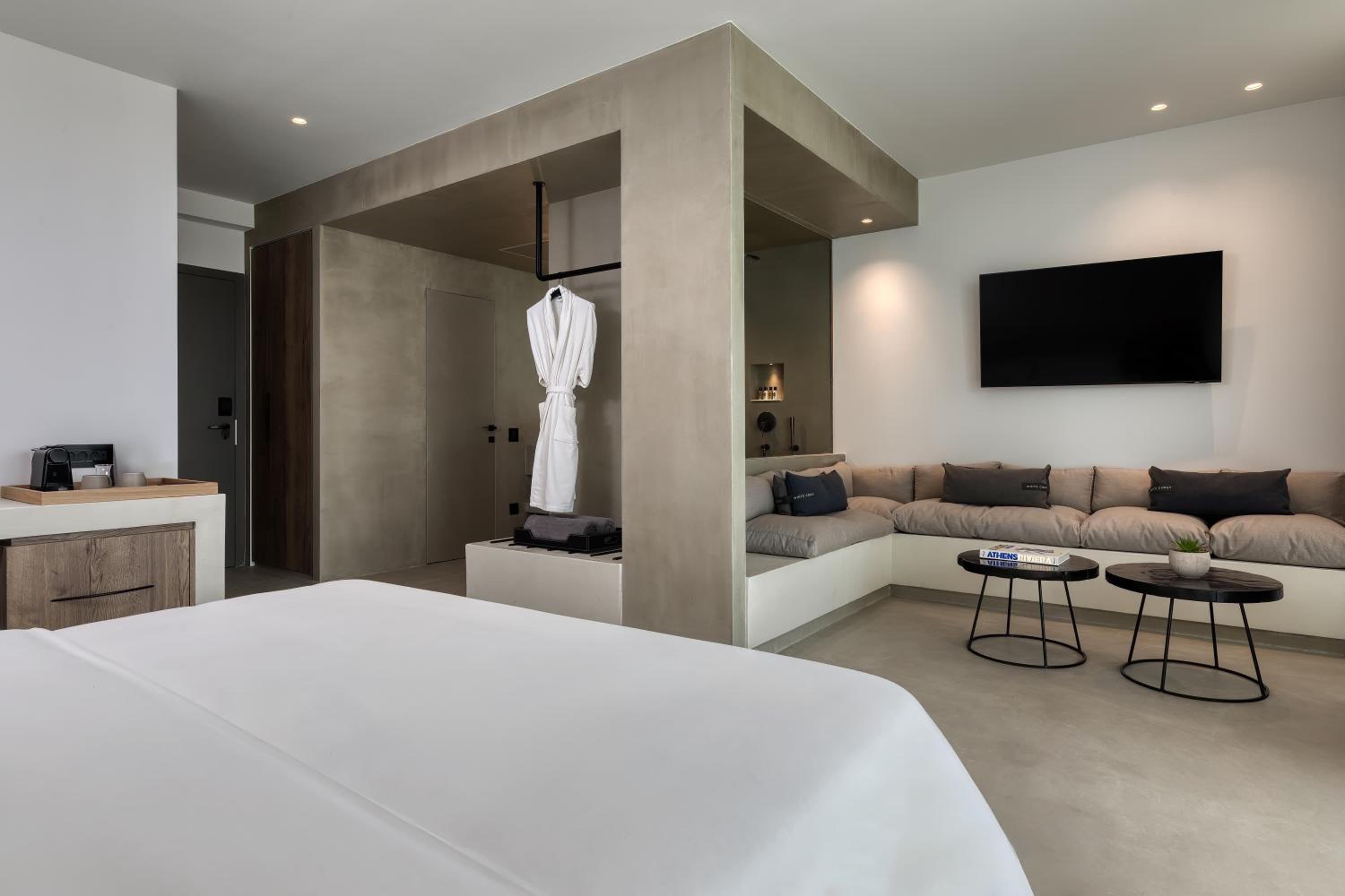 White Coast Suite with Horizon View