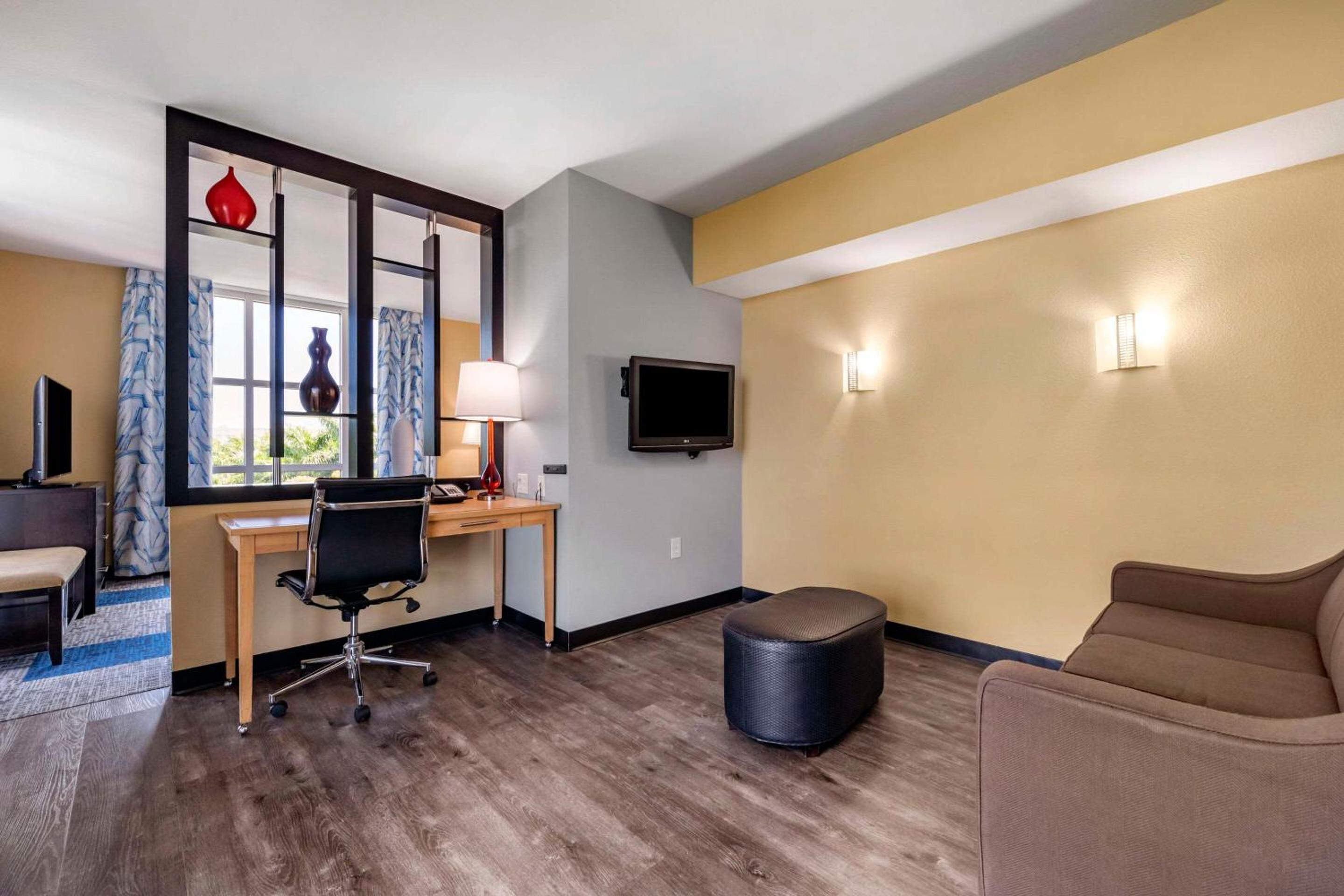 King Room - Non-Smoking - Photo 2