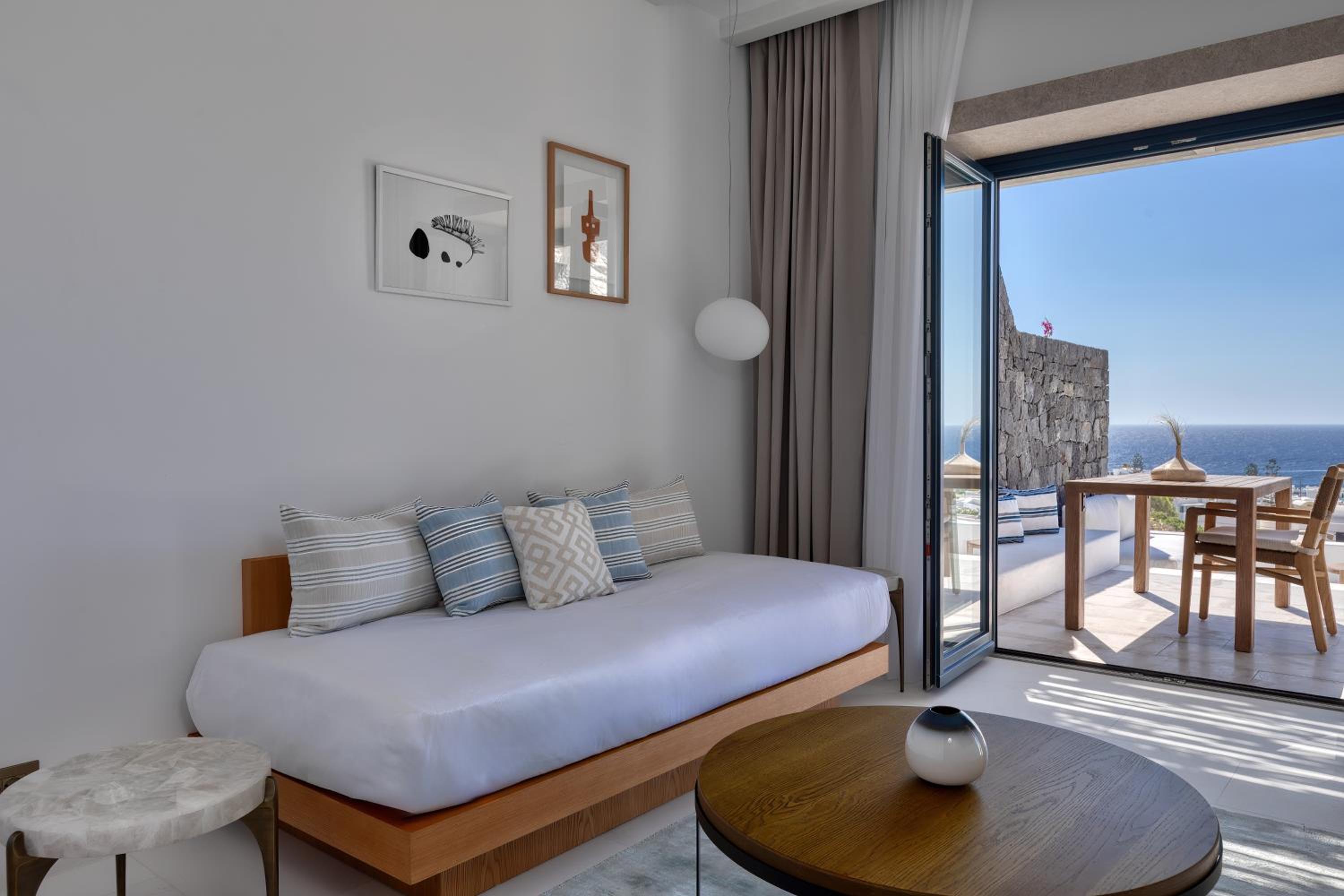 Deluxe One-Bedroom King Suite