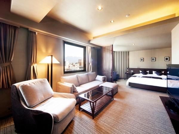 Suite - Photo 1