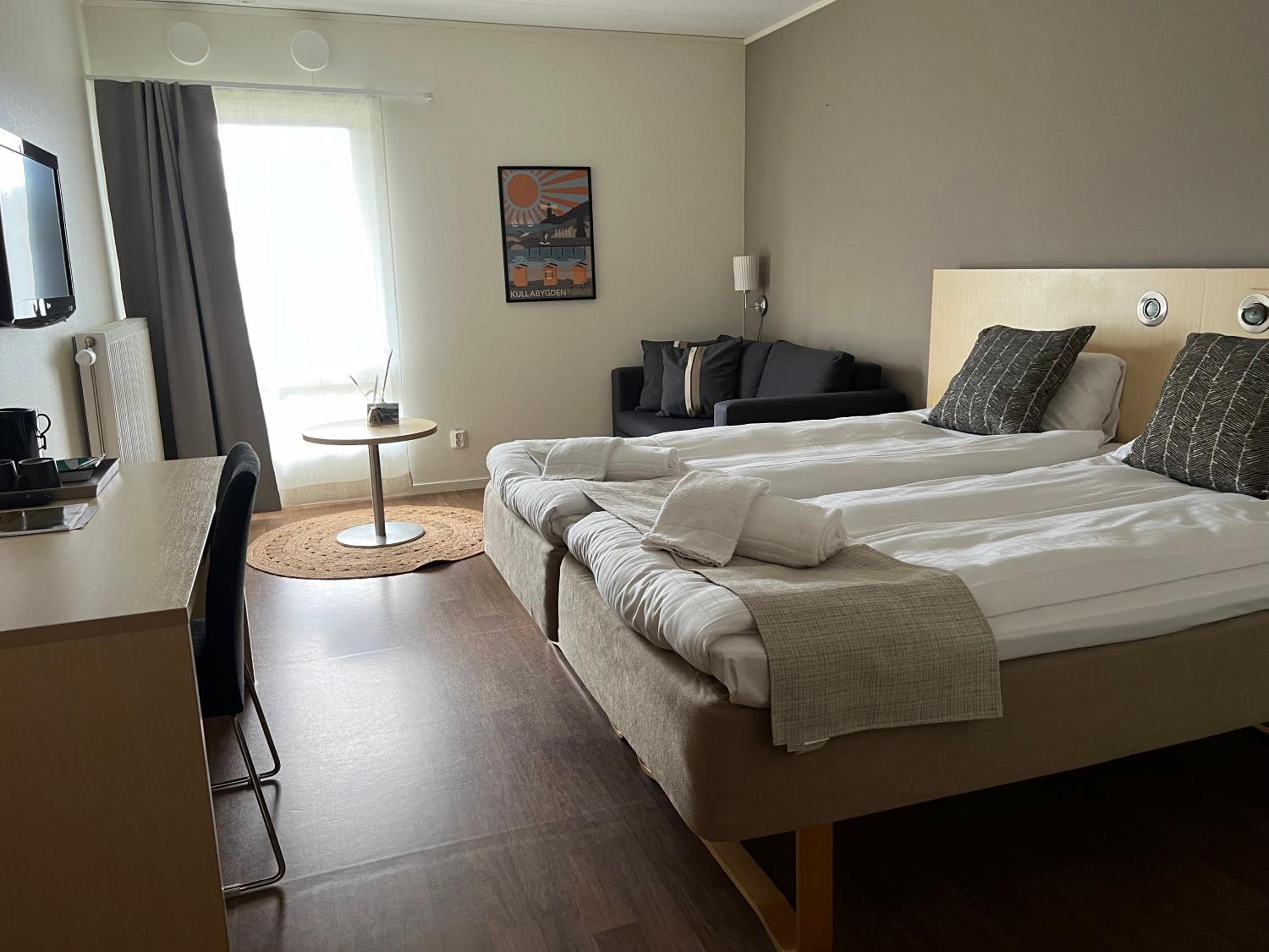 Deluxe Double Room (2 Adults + 1 Child)