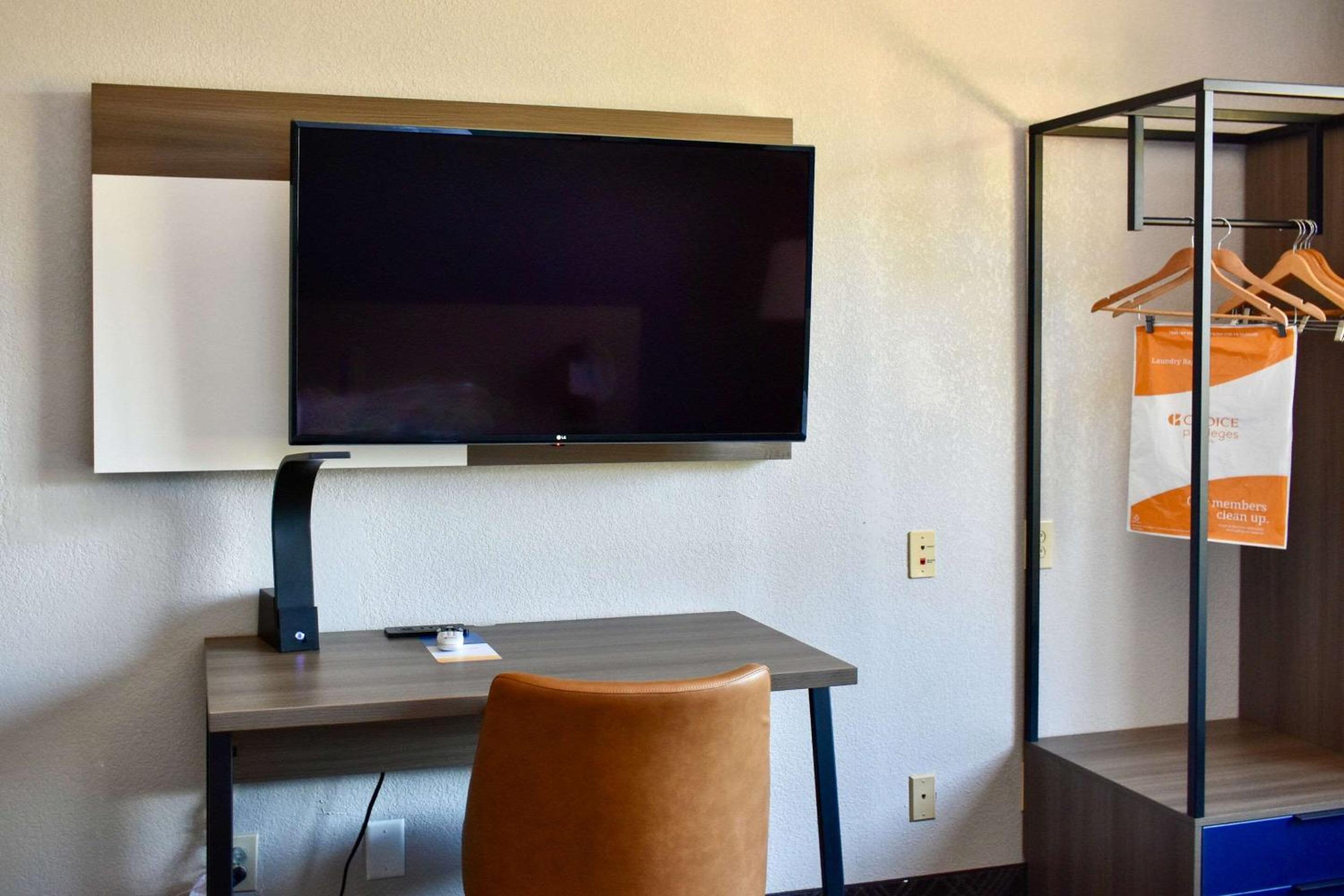Standard King Room - Non-Smoking  - Photo 1