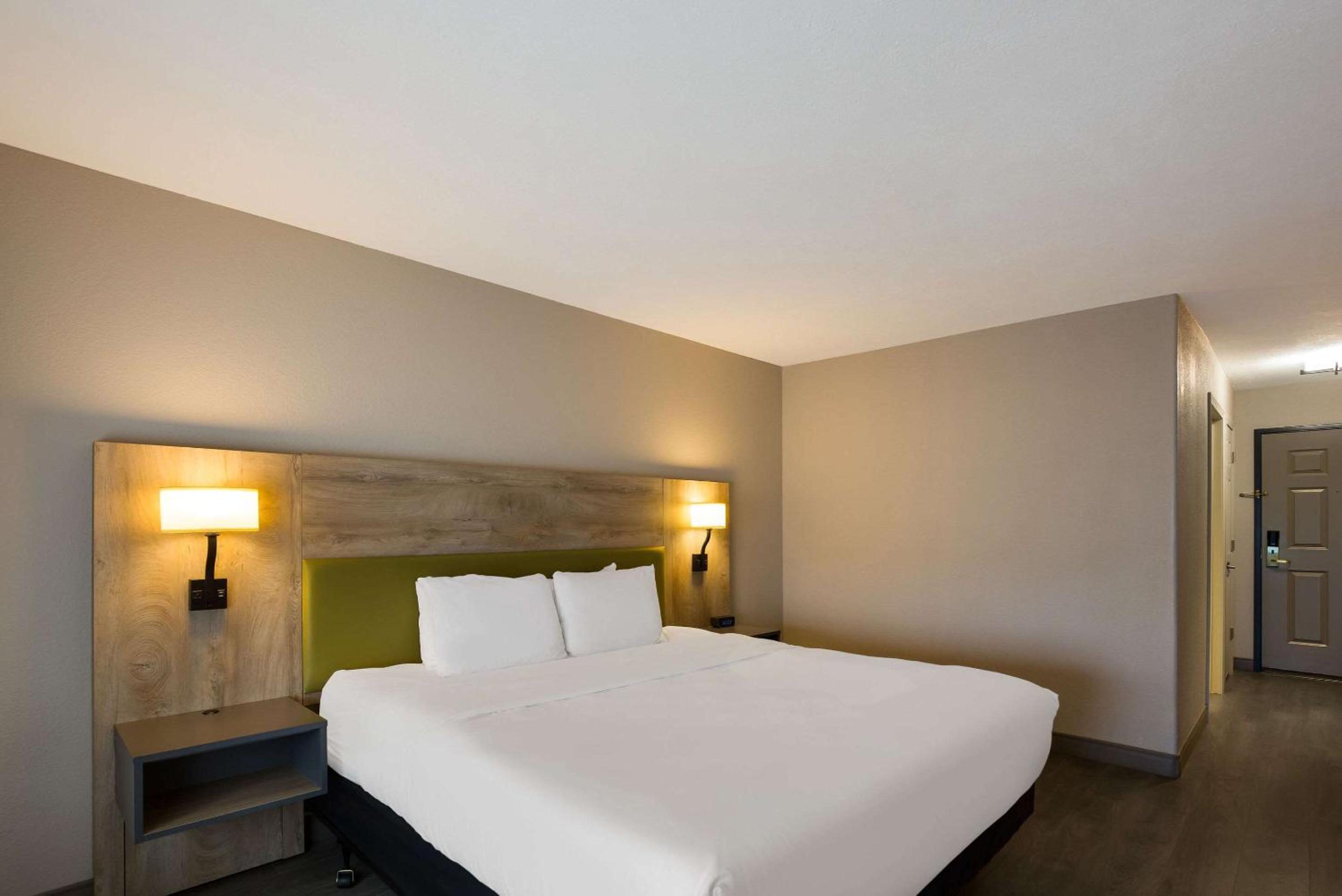 King Room - Disability Access/Non Smoking  - Photo 1