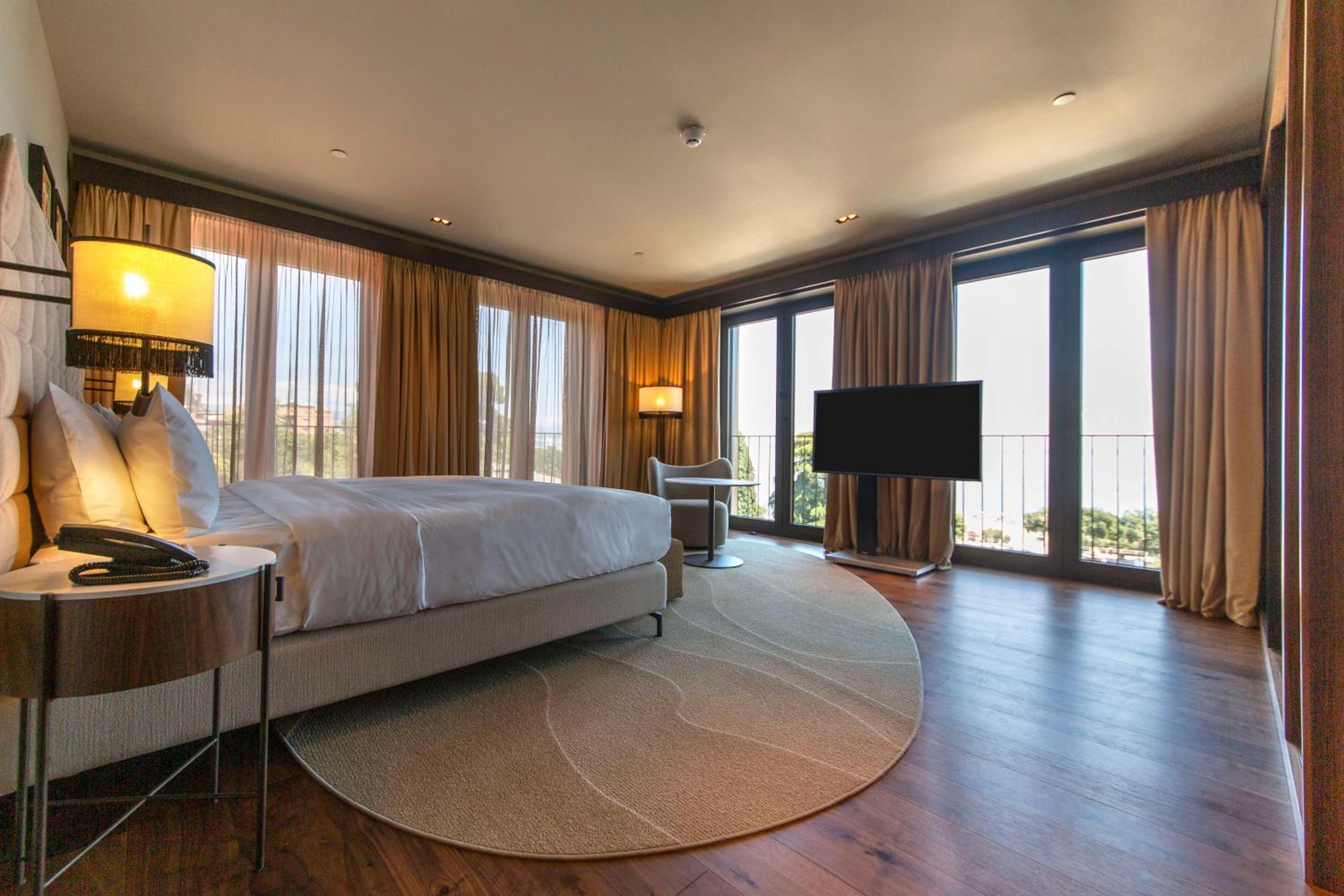 Keight Signature Suite - Photo 1