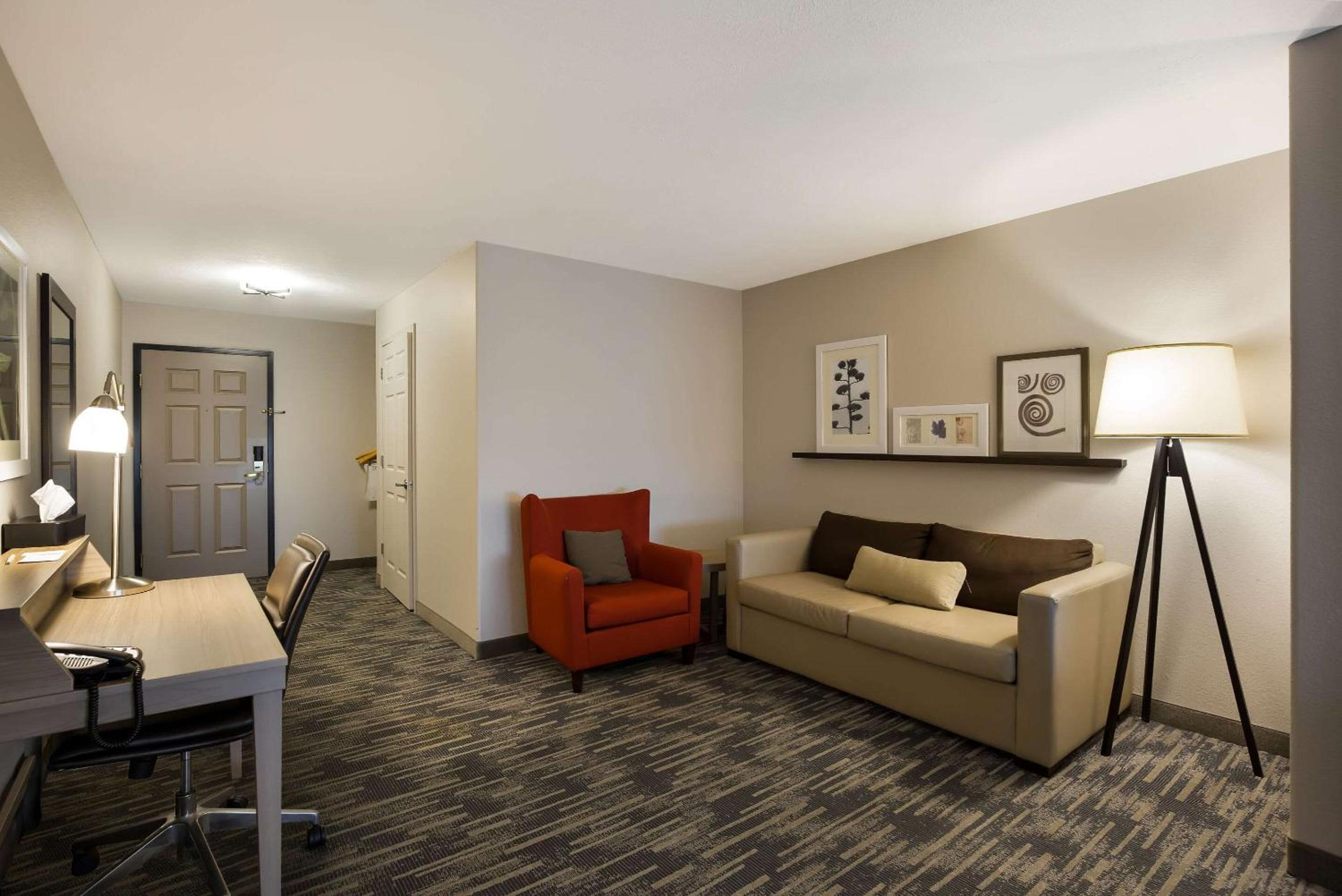 King Suite with Sofa Bed - Non Smoking - Photo 1
