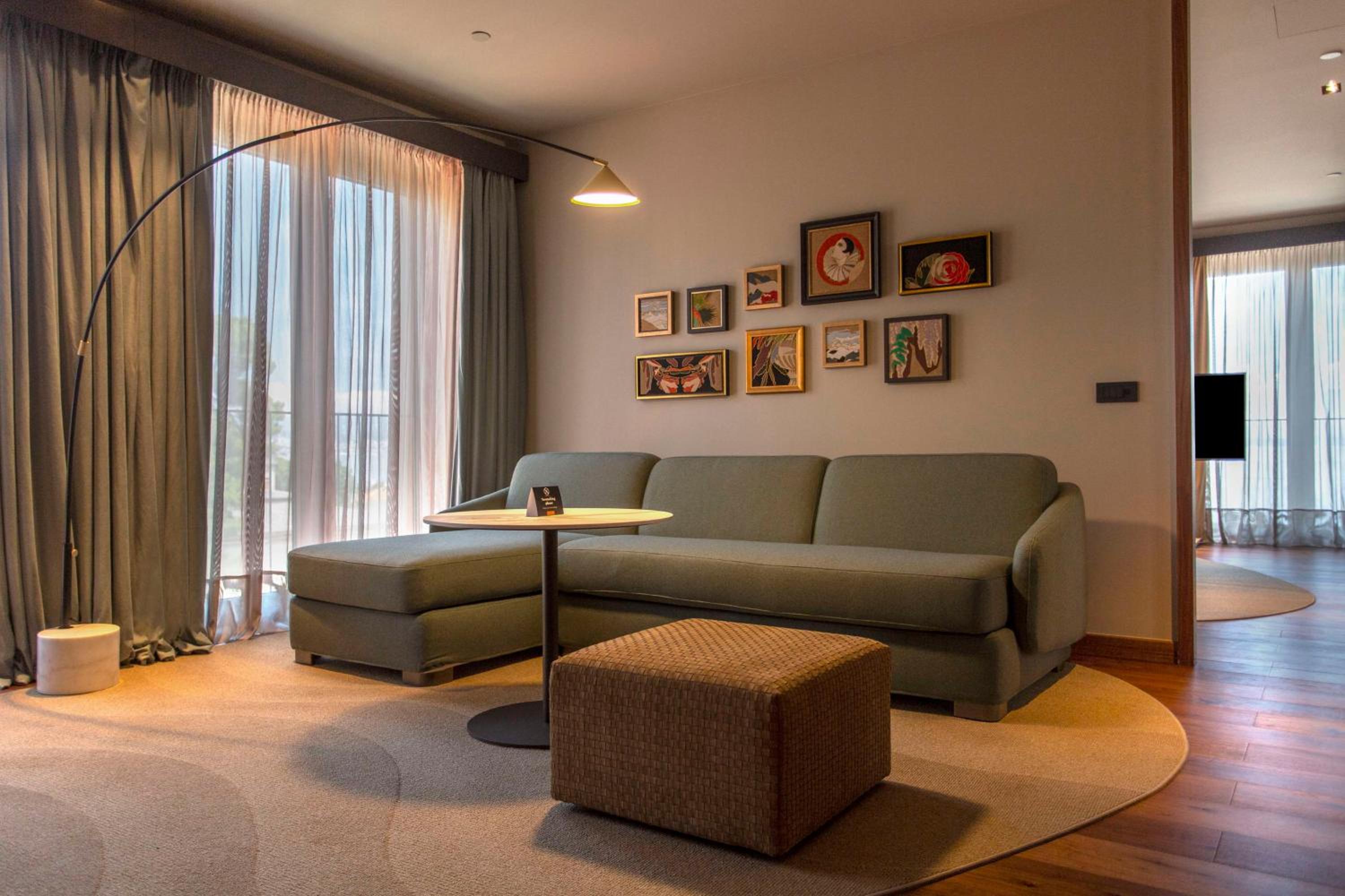 Keight Signature Suite - Photo 5
