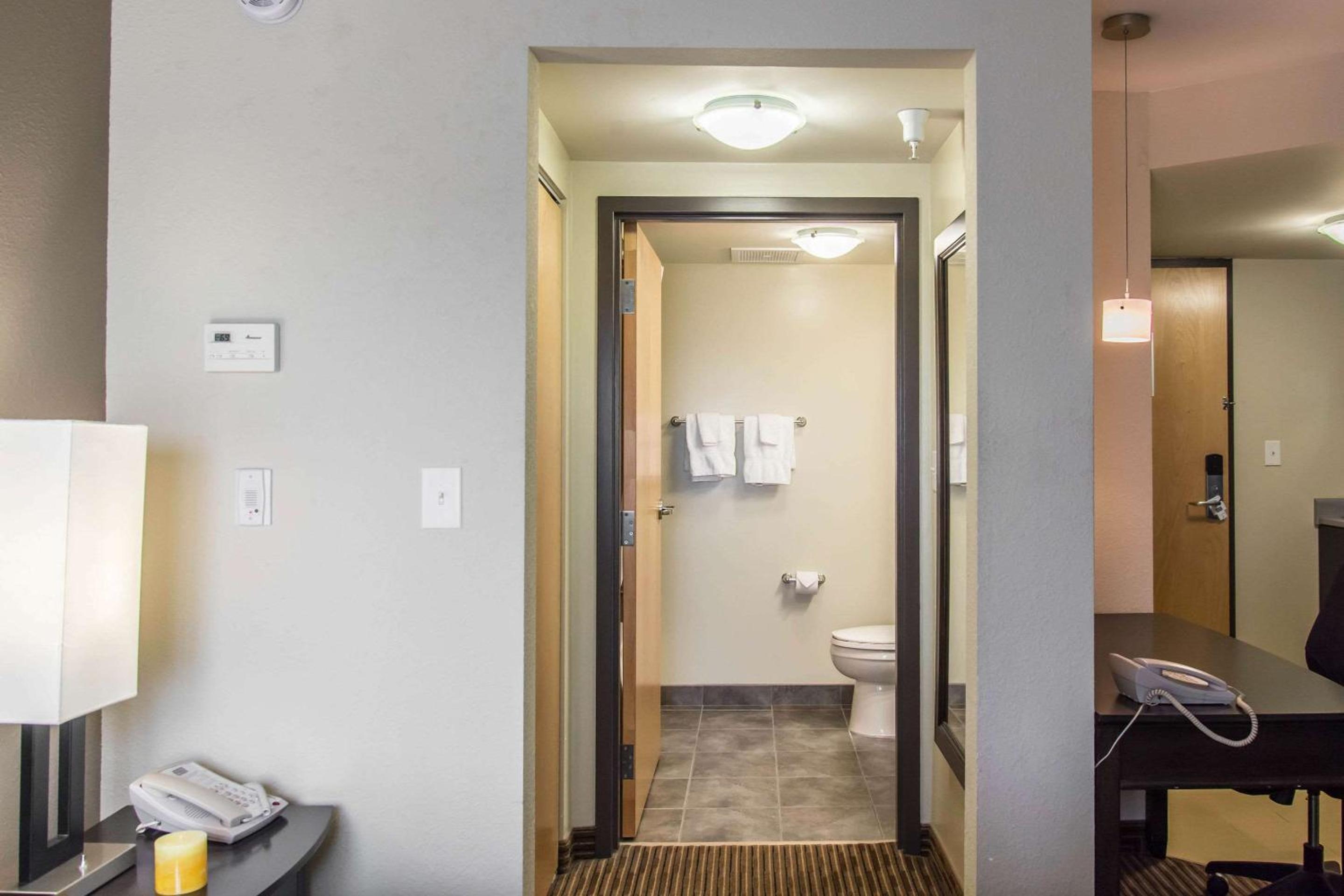 Queen Suite - Photo 4