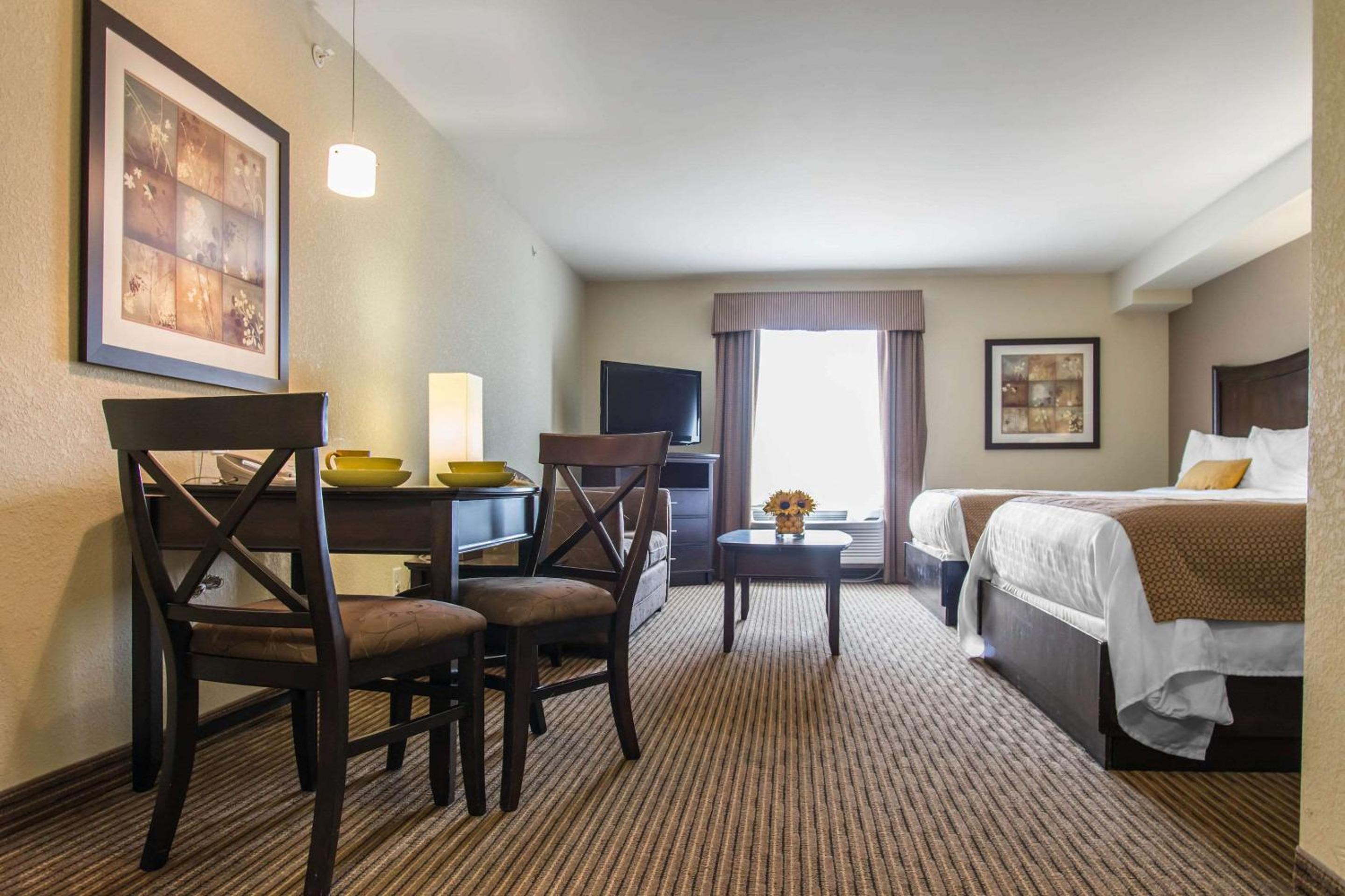 Efficiency Queen Suite with Two Queen Beds - Non Smoking - Photo 4