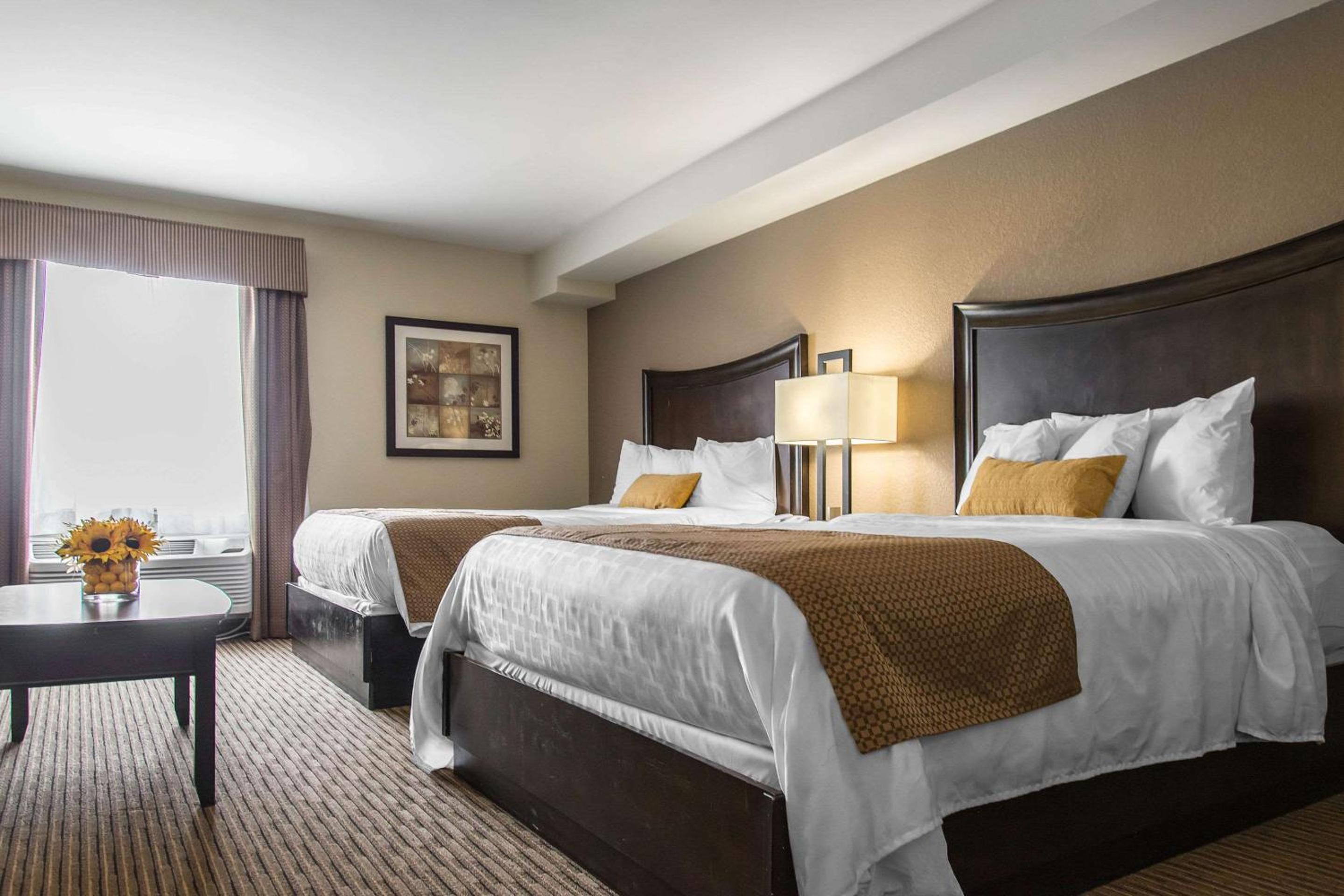Efficiency Queen Suite with Two Queen Beds - Non Smoking - Photo 2