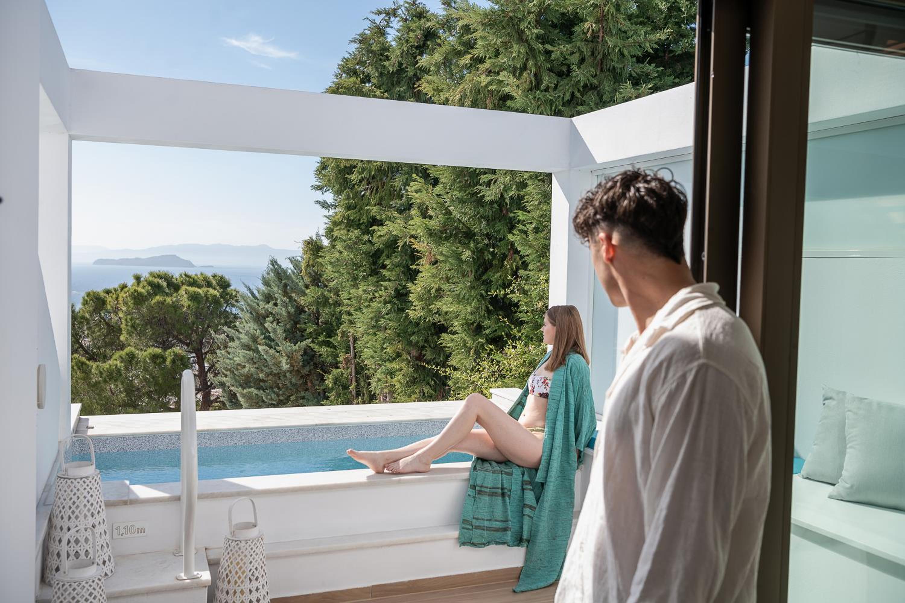 Superior Suite with Sea View and Private Pool - Photo 33