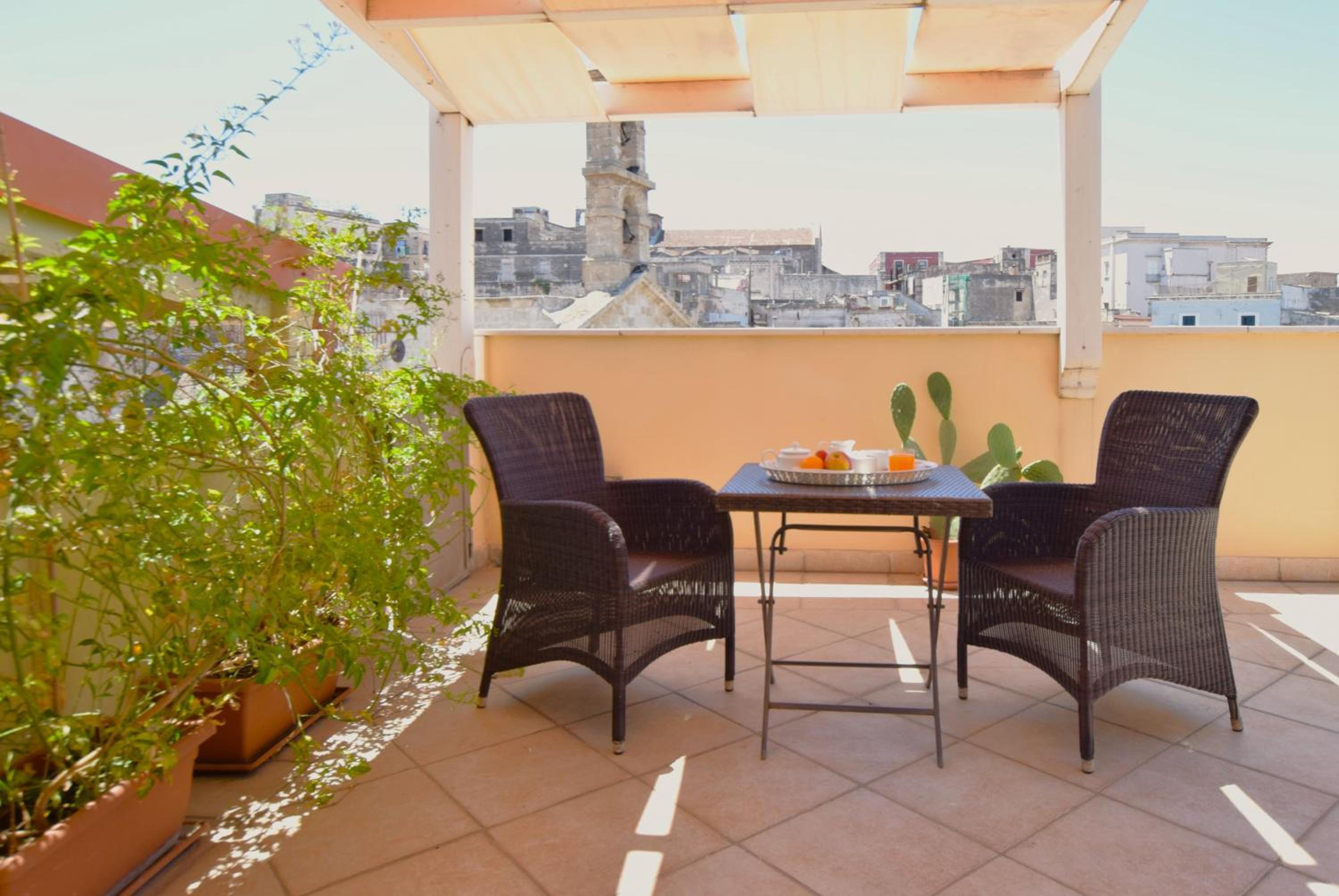 Double or Twin Room with Terrace with Sea View - Photo 7