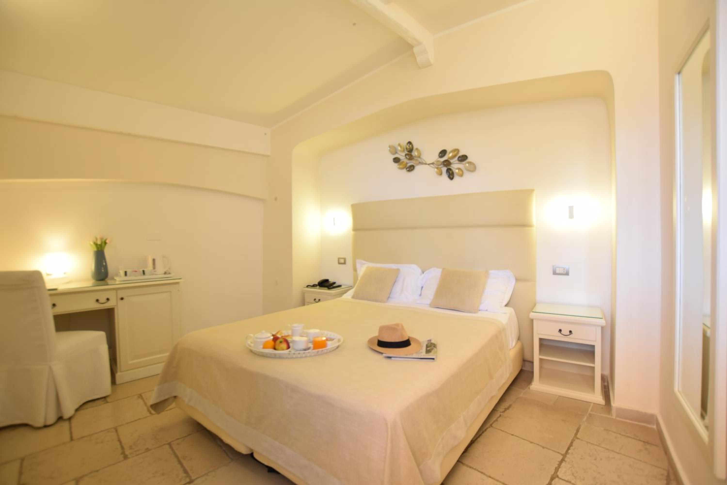 Double or Twin Room with Terrace with Sea View - Photo 1