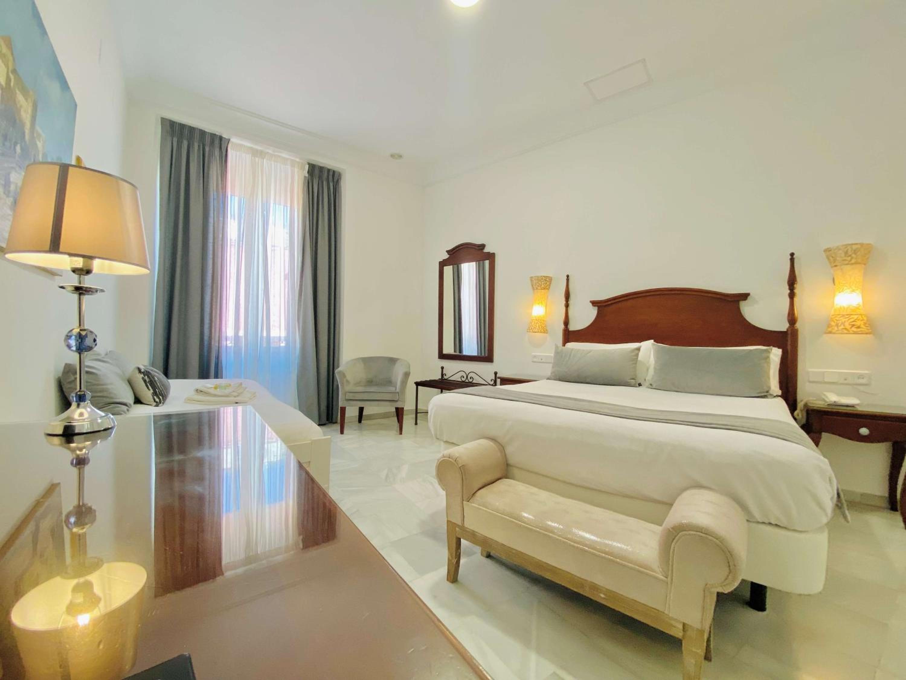 Triple Room with Balcony - Photo 2