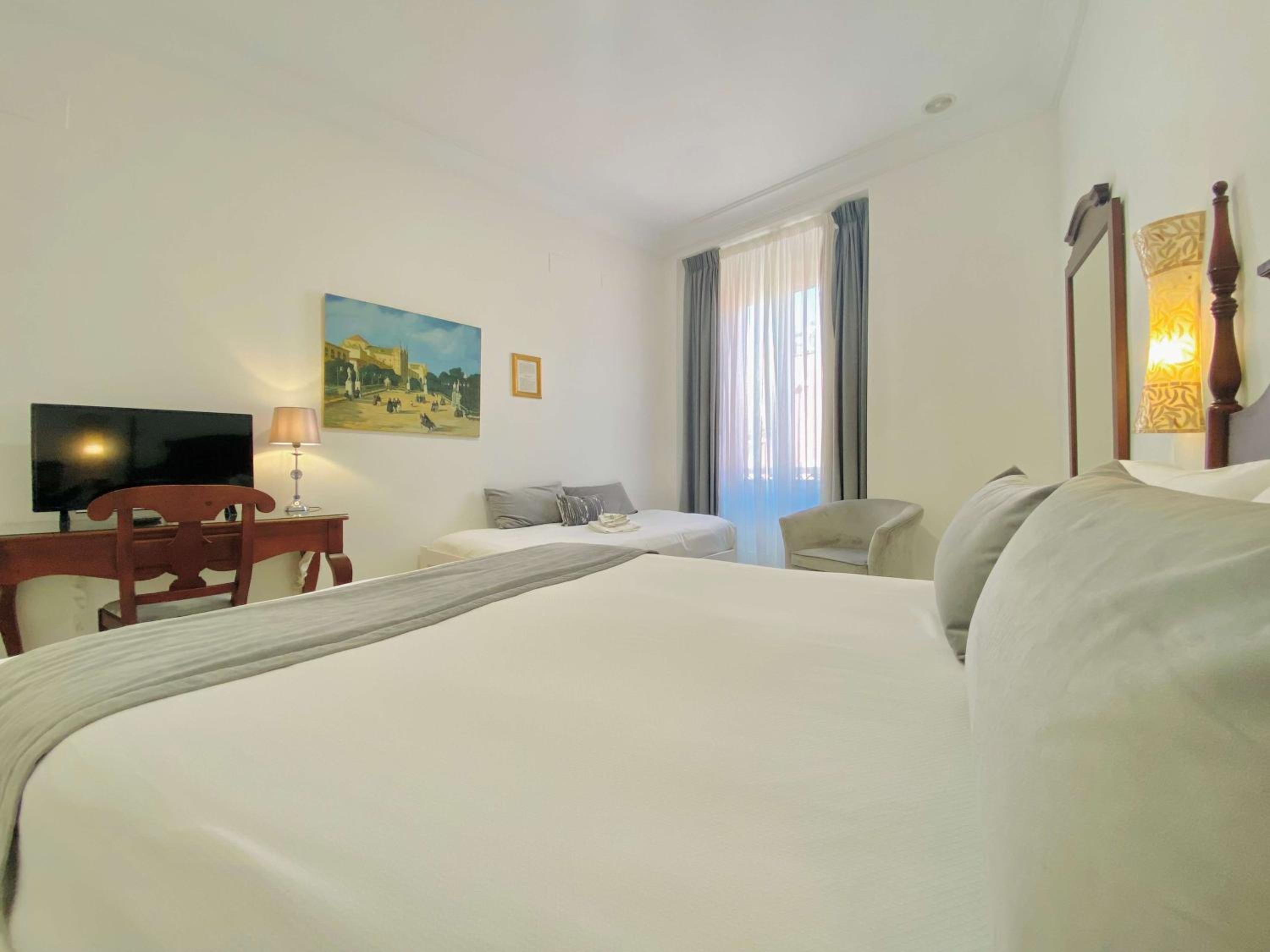 Triple Room with Balcony - Photo 3