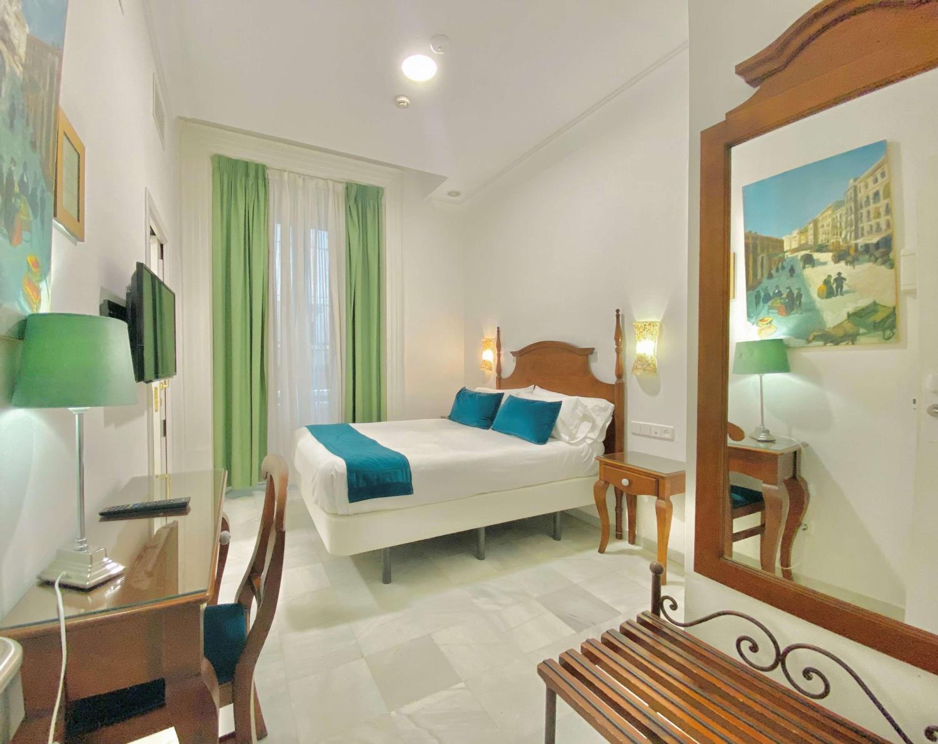 Double or Twin Room with Balcony - Photo 5