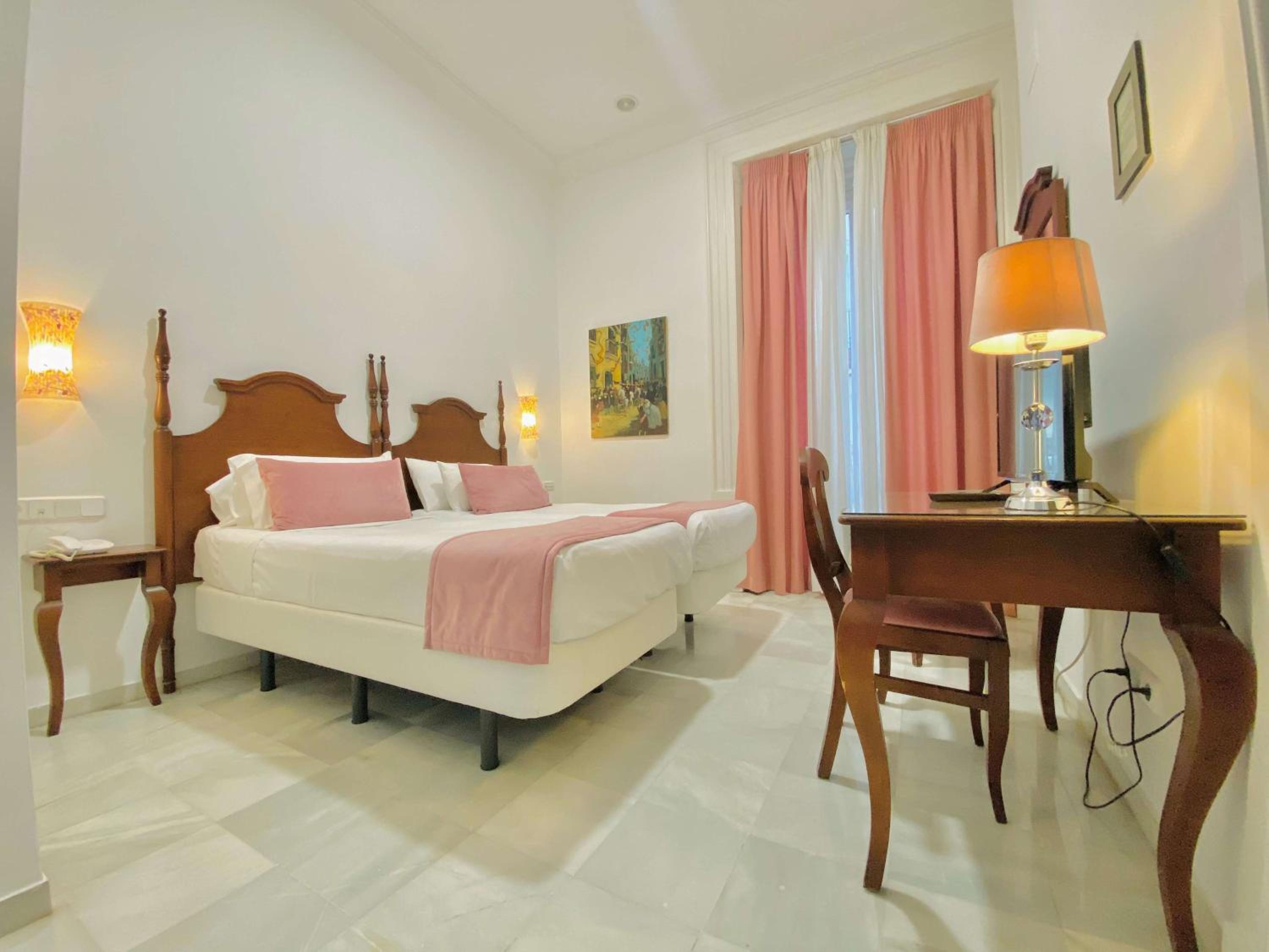 Double or Twin Room with Balcony - Photo 1