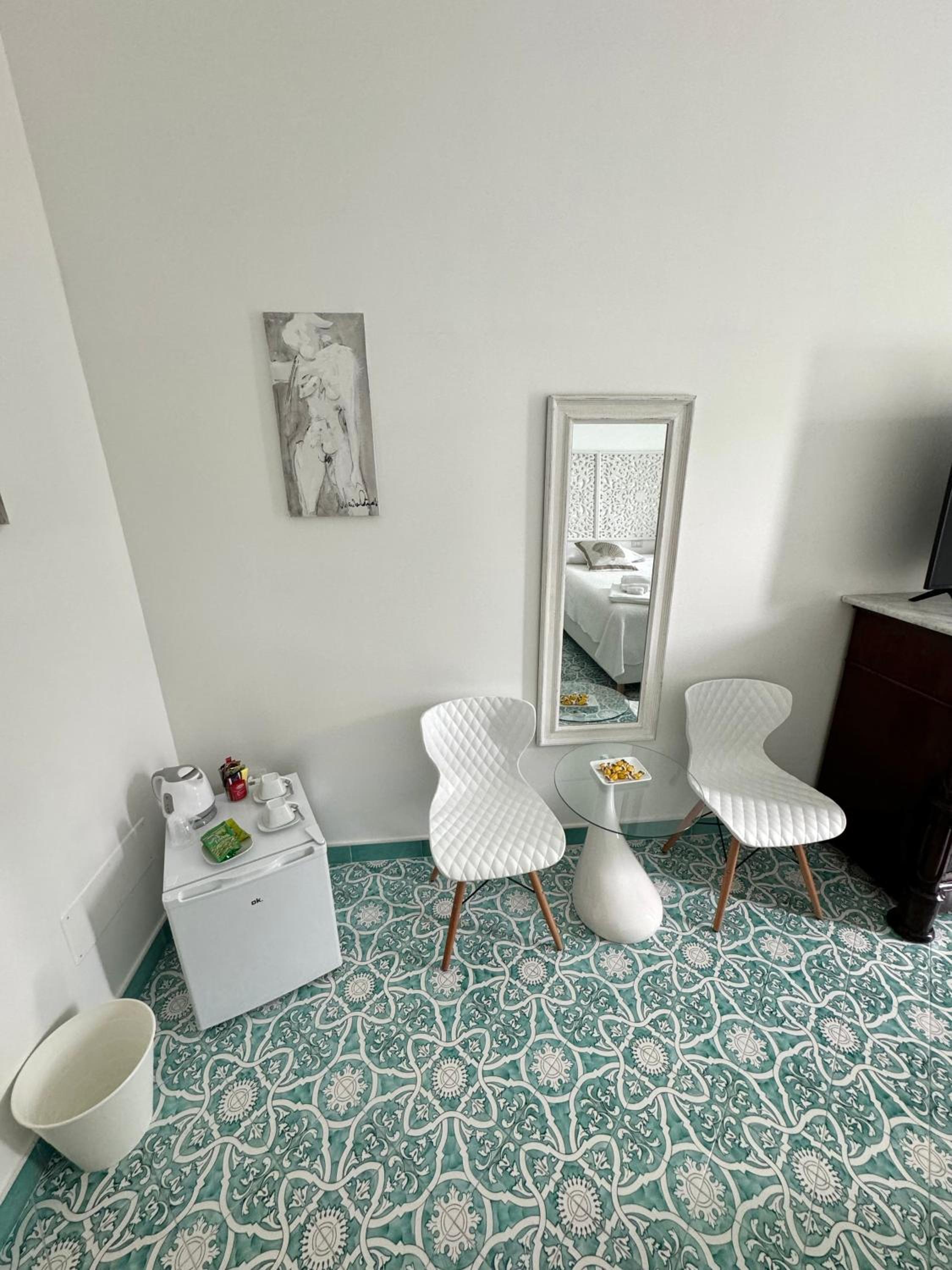 Deluxe Double or Twin Room with Sea View photo 3