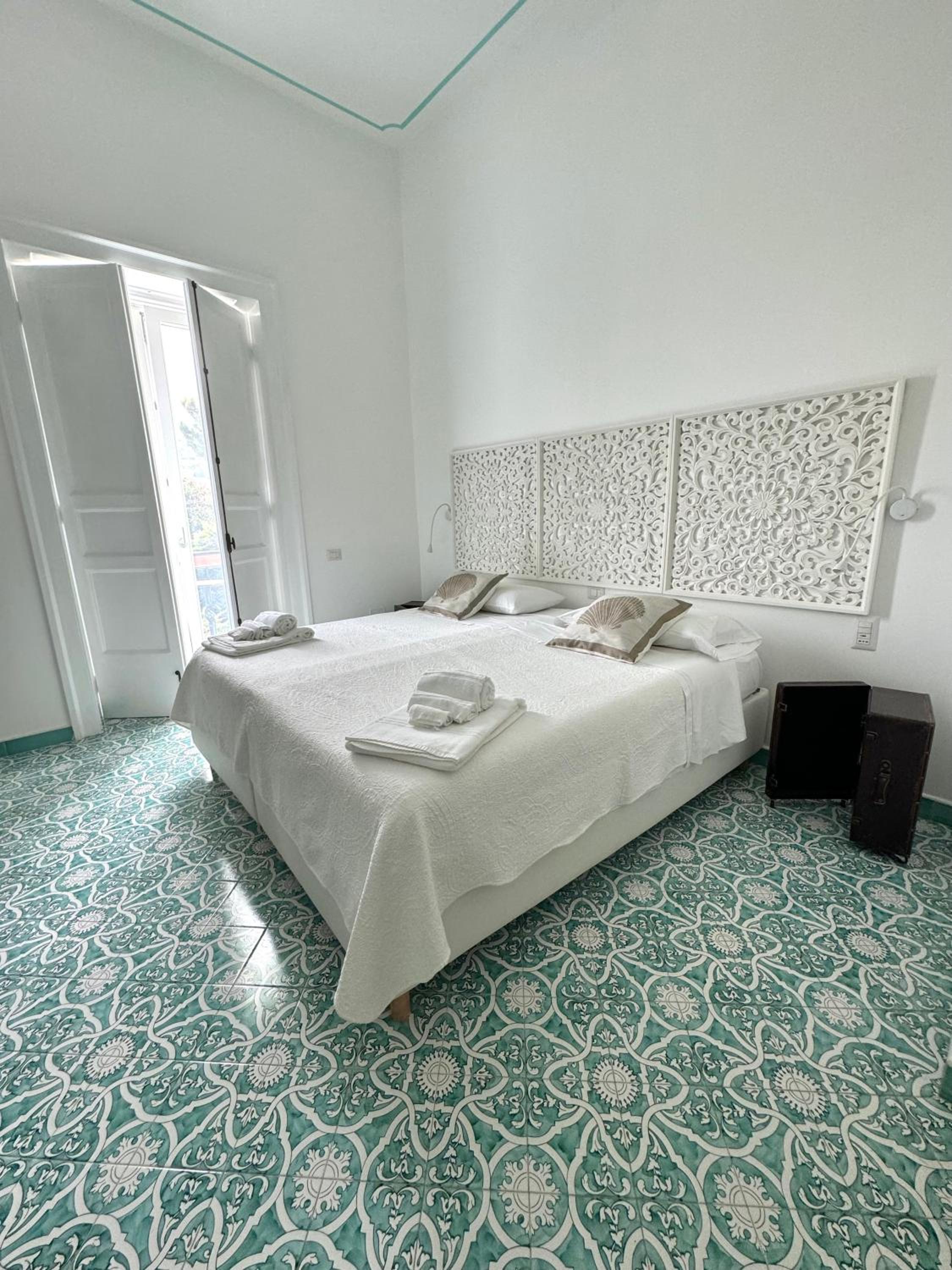 Deluxe Double or Twin Room with Sea View