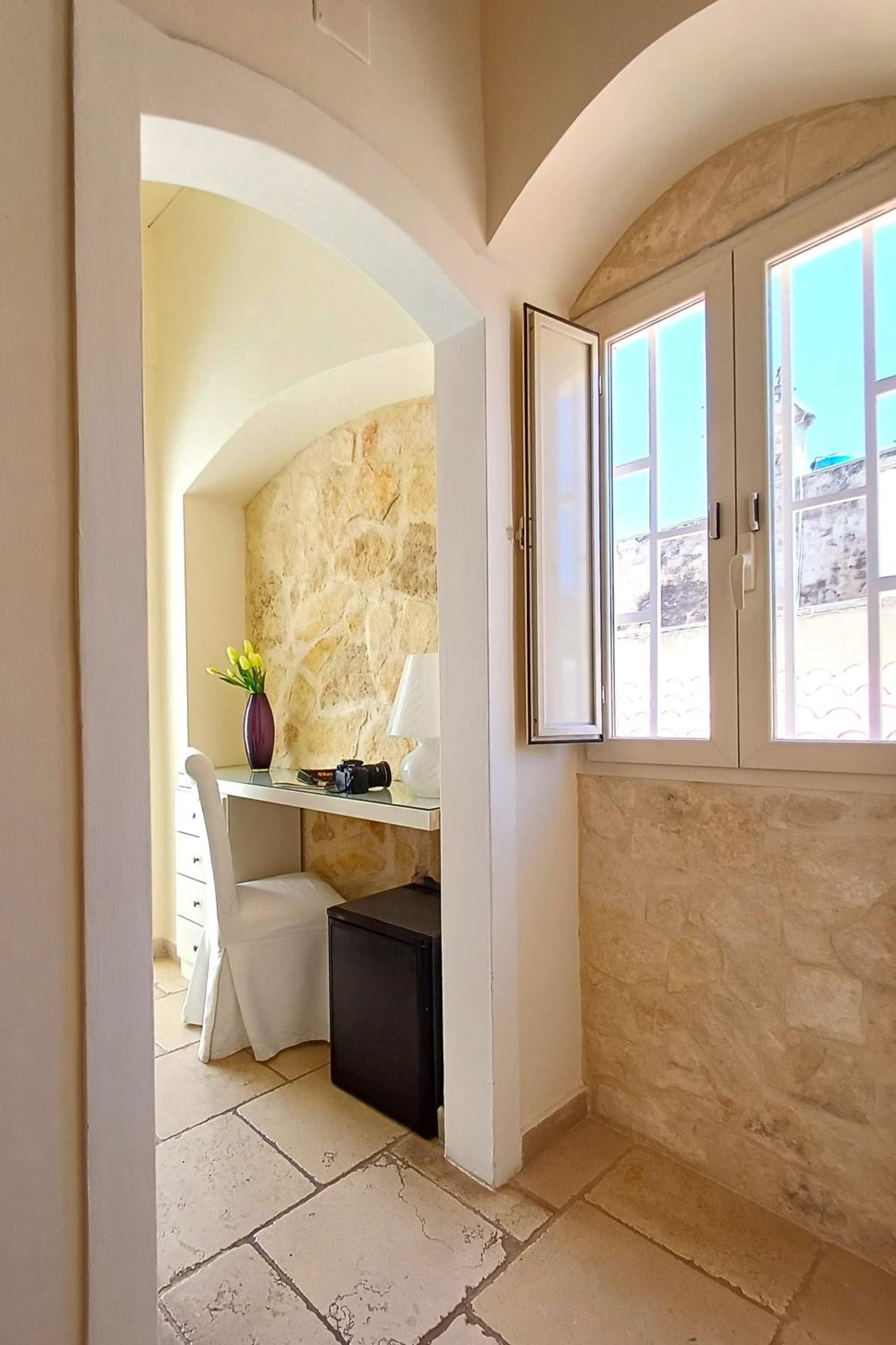 Standard Double or Twin Room - Photo 4