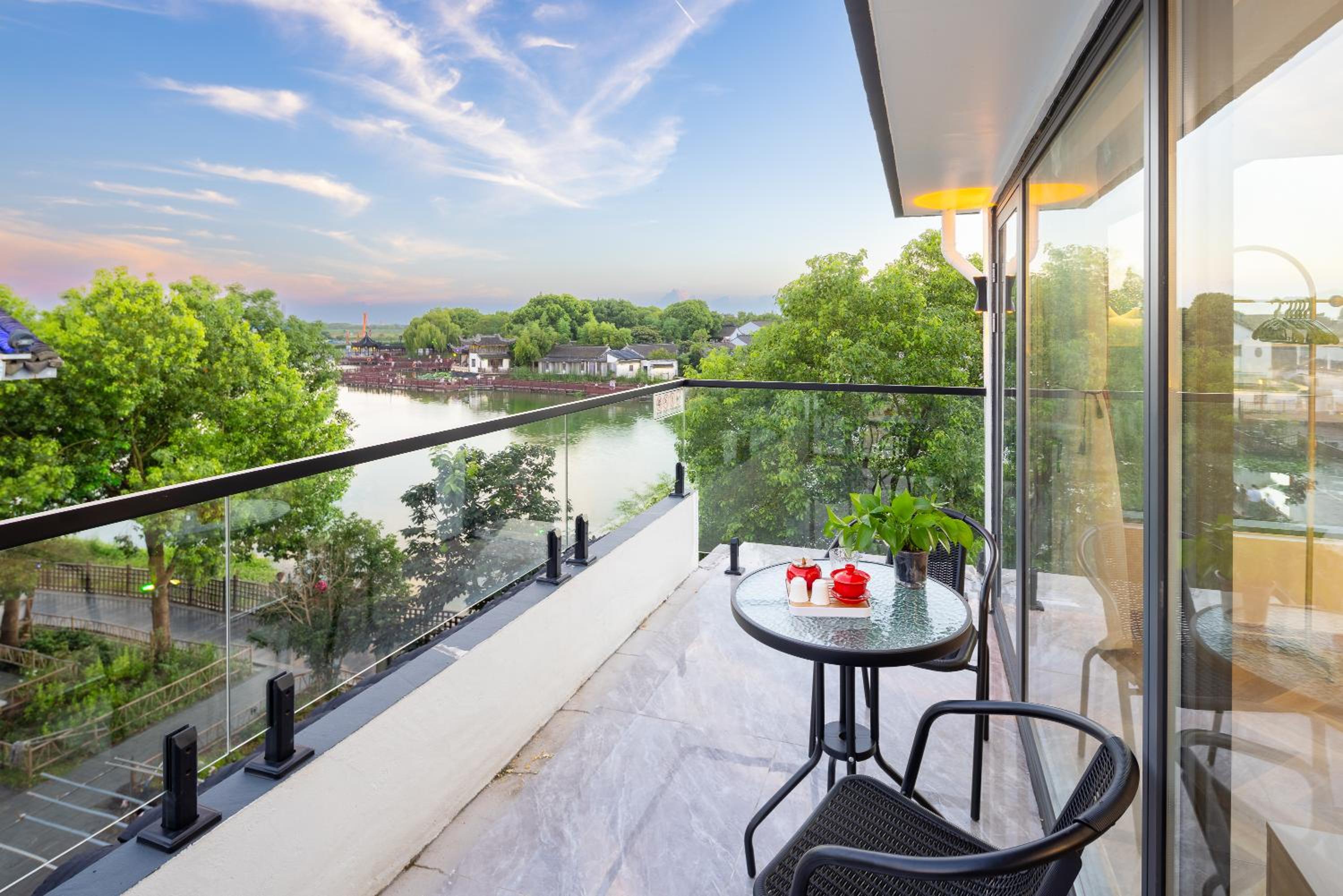 Double Room with Lake View photo 3