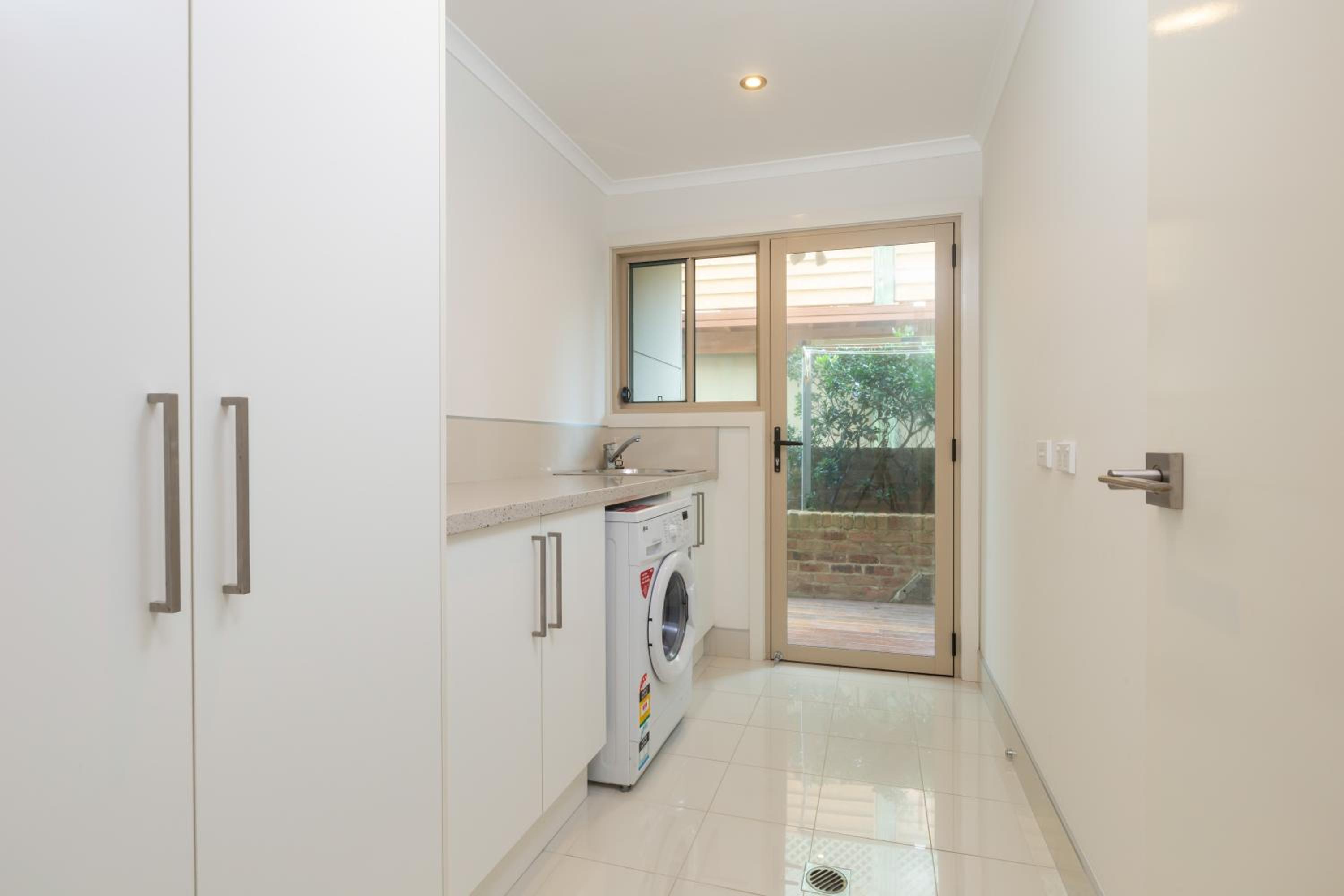 Three-Bedroom House photo 3