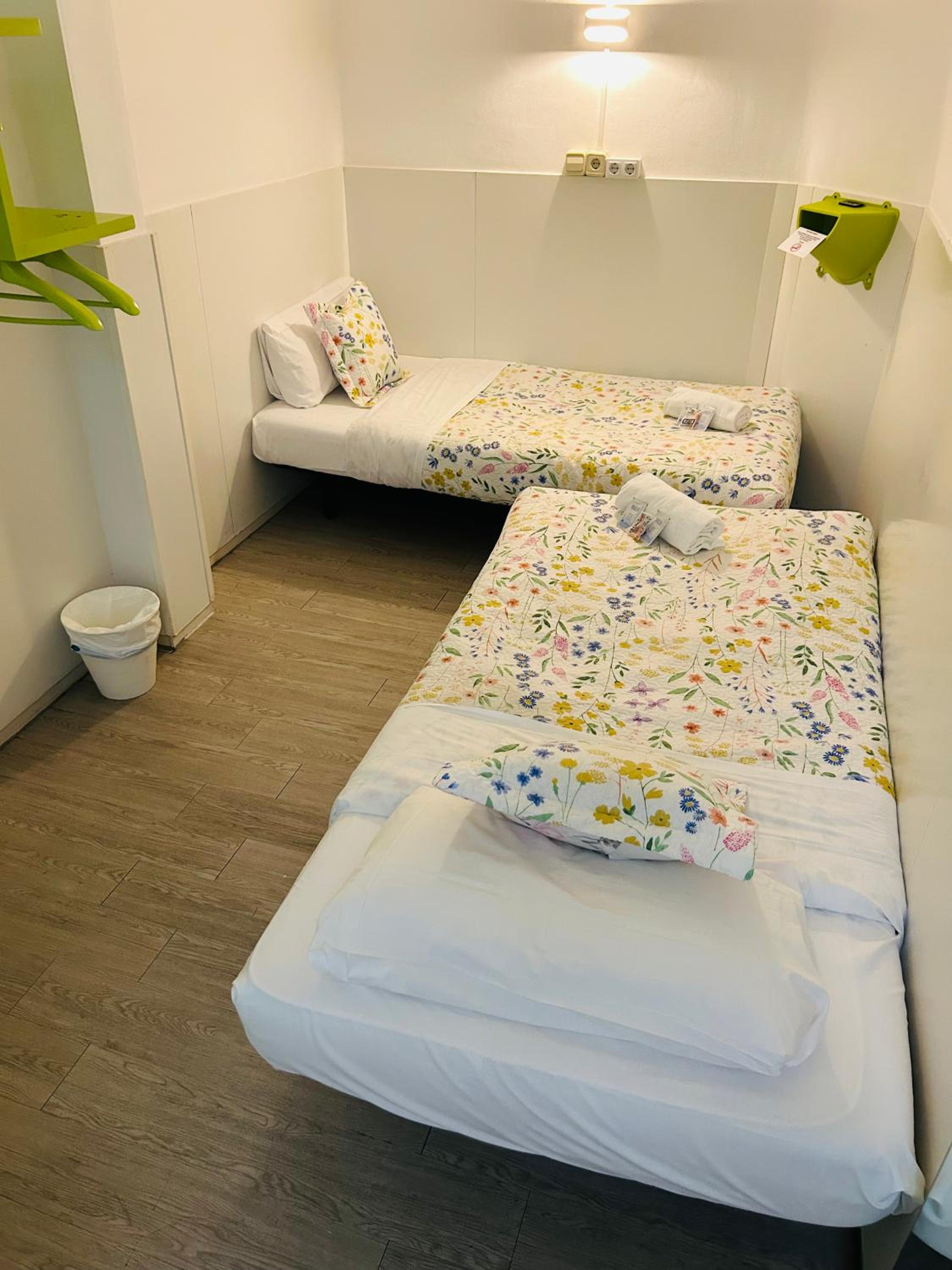 Twin Room with Shared Bathroom photo 2