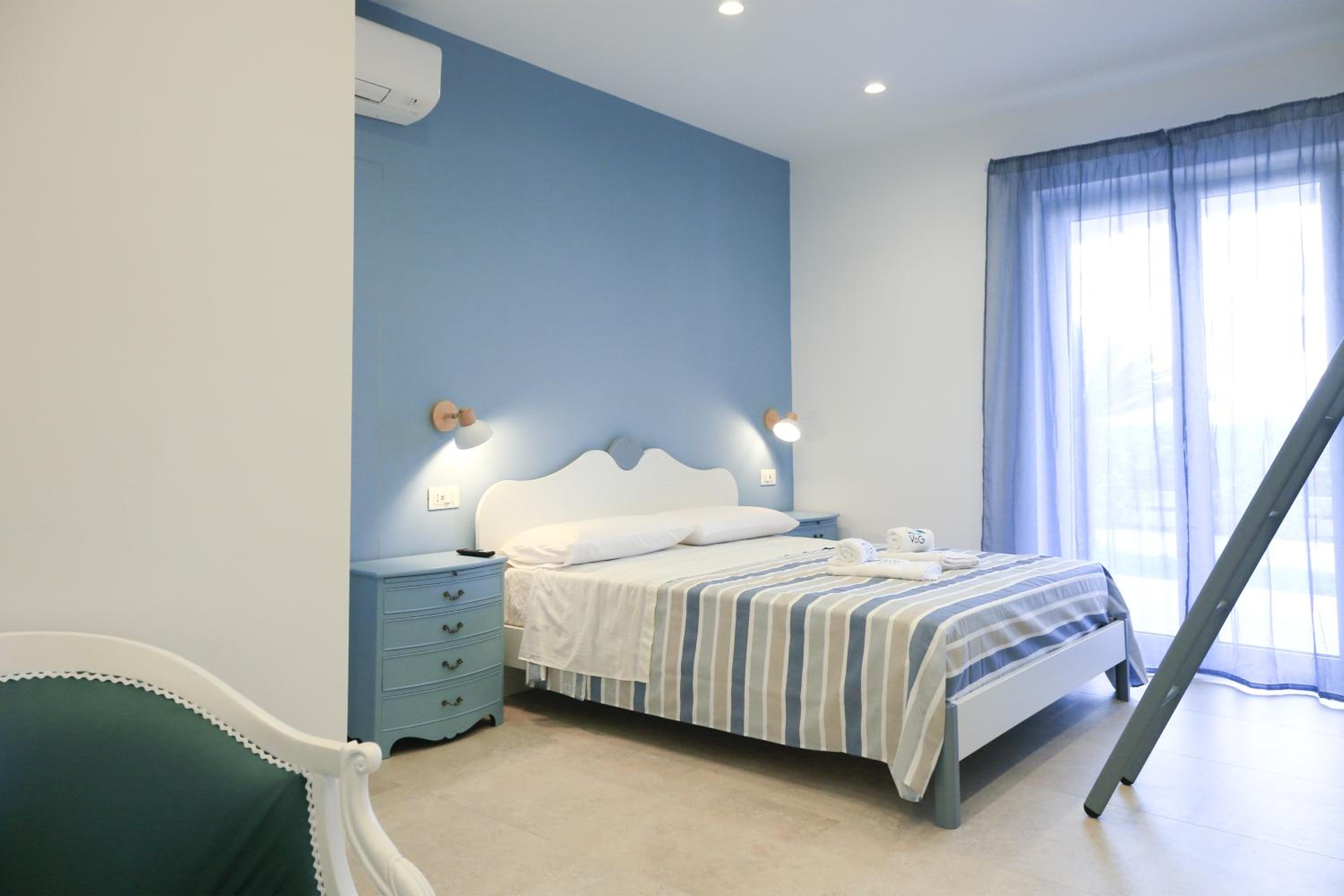 Deluxe One-Bedroom Apartment with Garden View