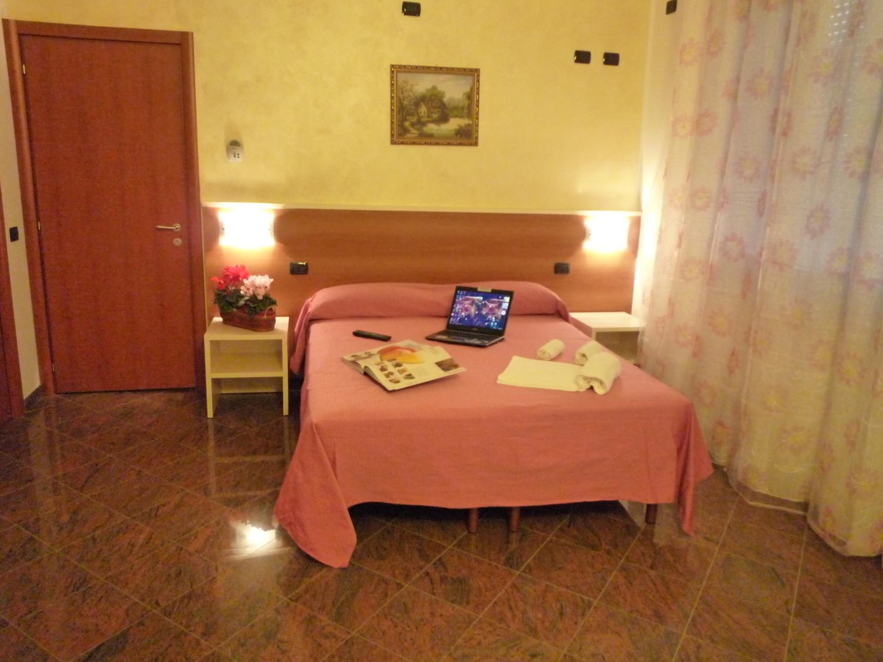 Double or Twin Room photo 2