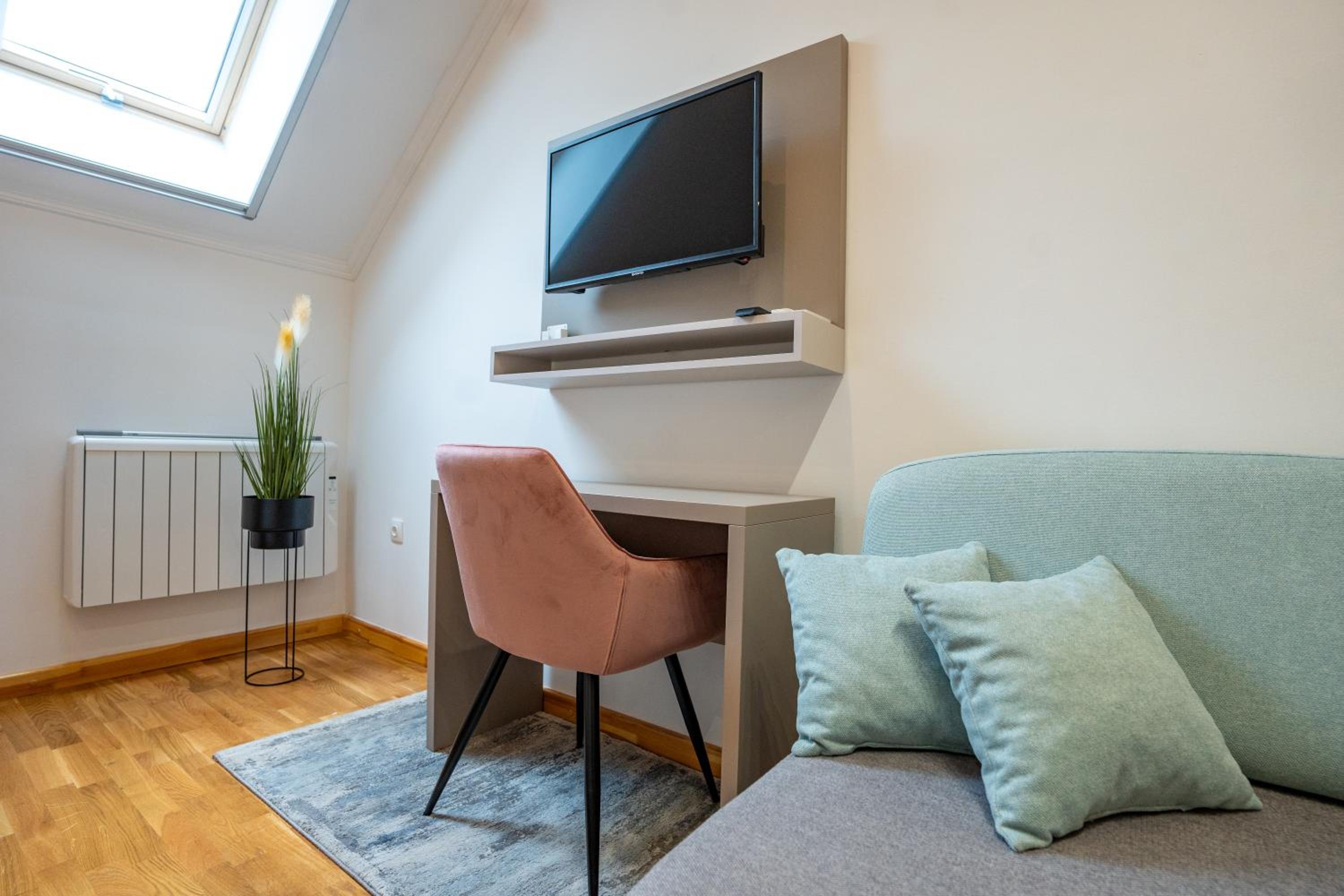 One-bedroom Loft Apartment  photo 2