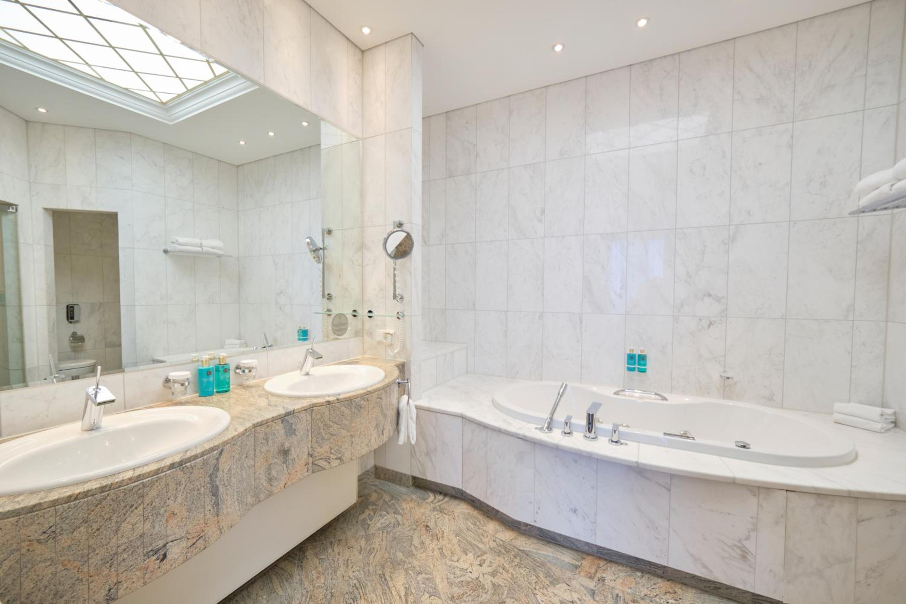 Suite with free Club Lounge Access