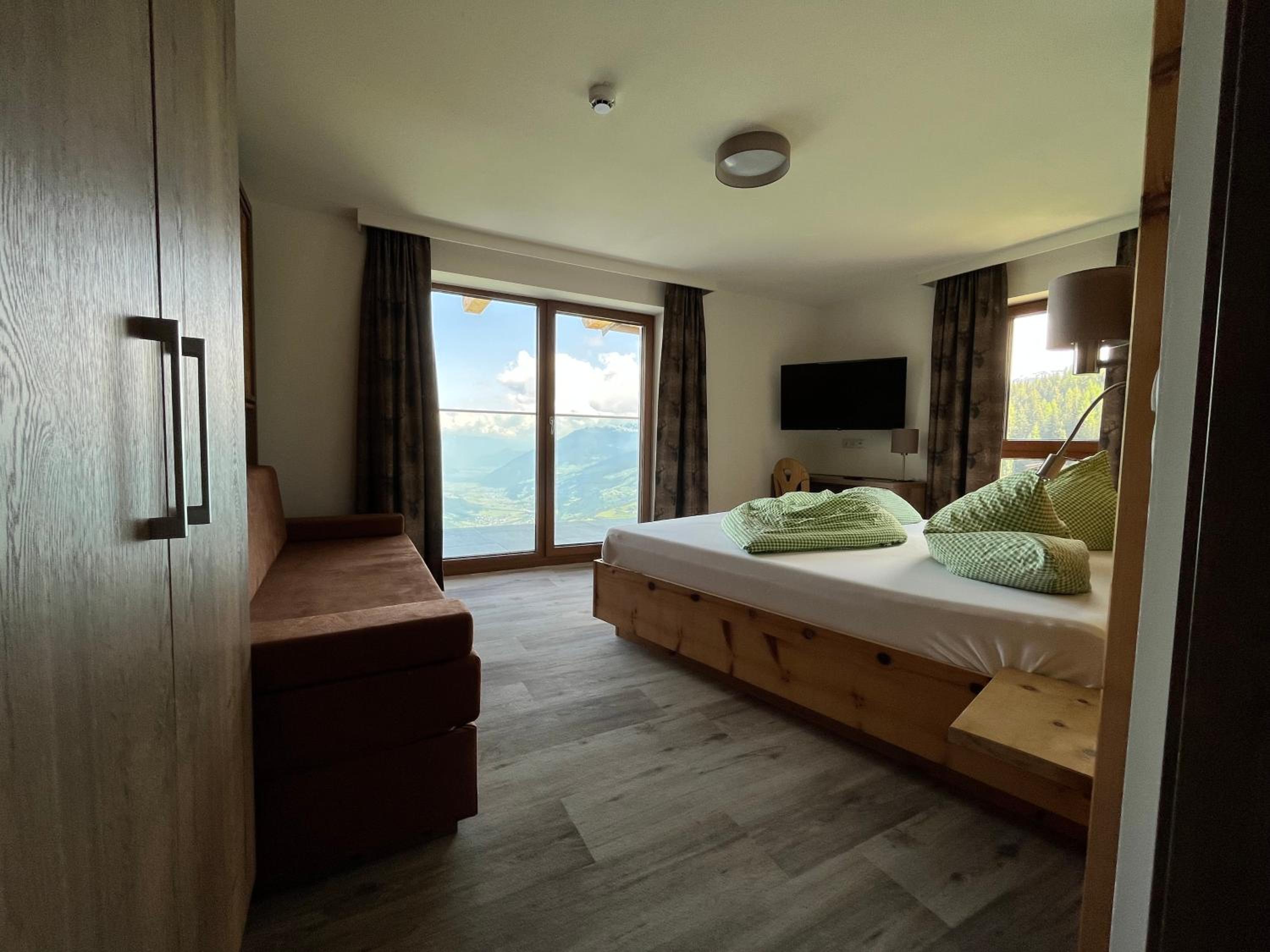 Deluxe Family Room photo 1
