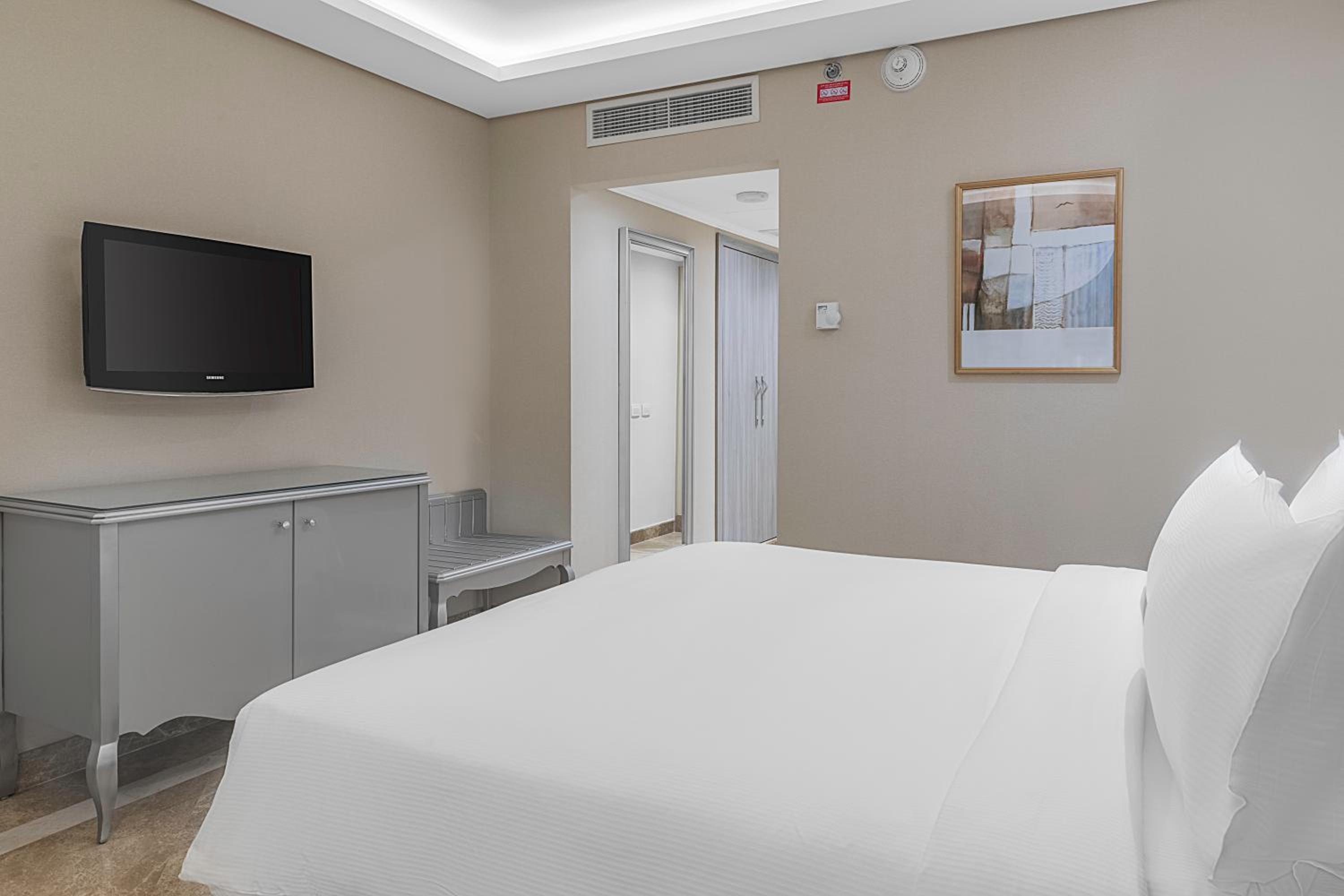 Executive Twin Room with City View - Photo 3