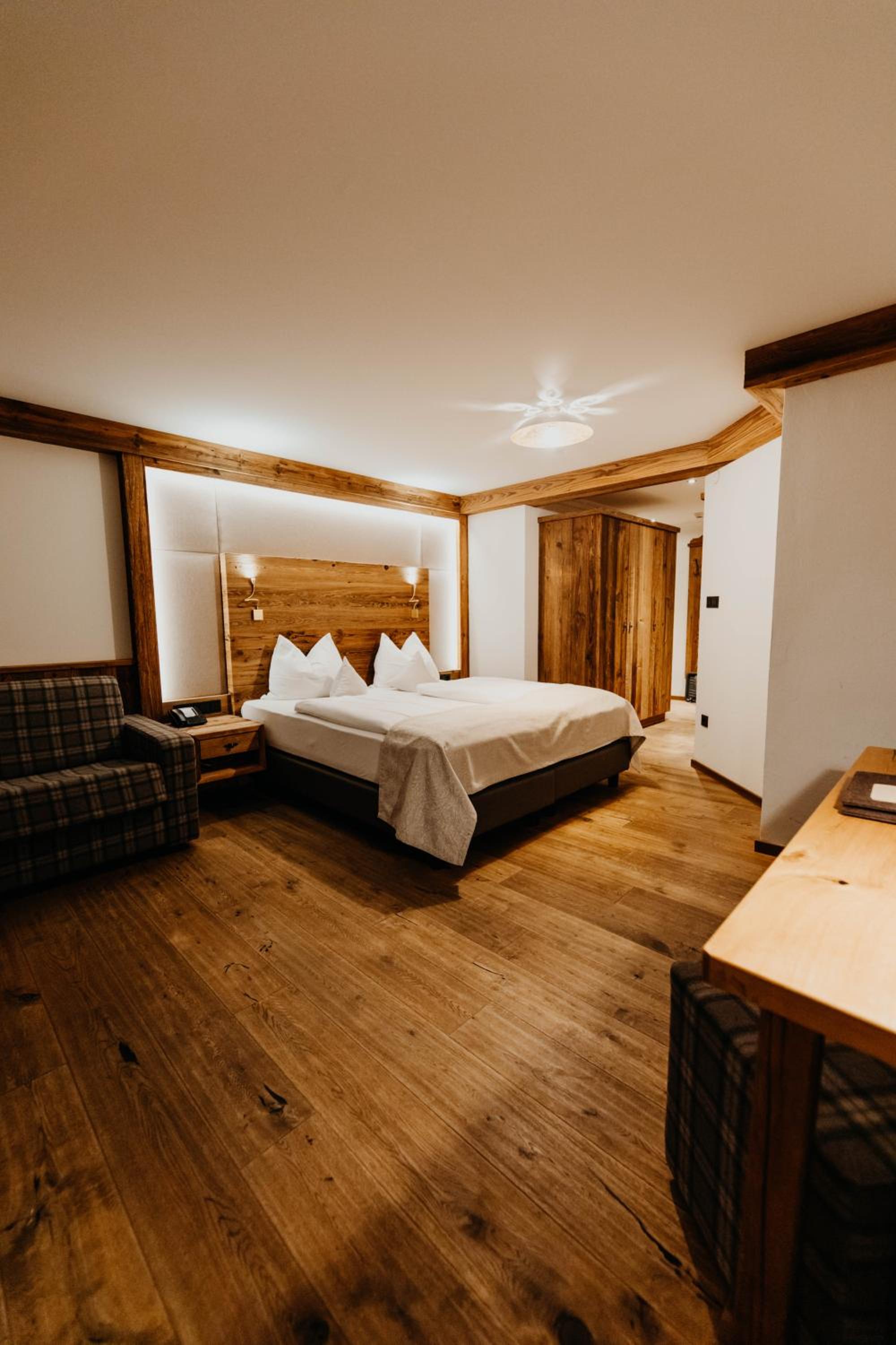 Premium Double Room with Balcony photo 2