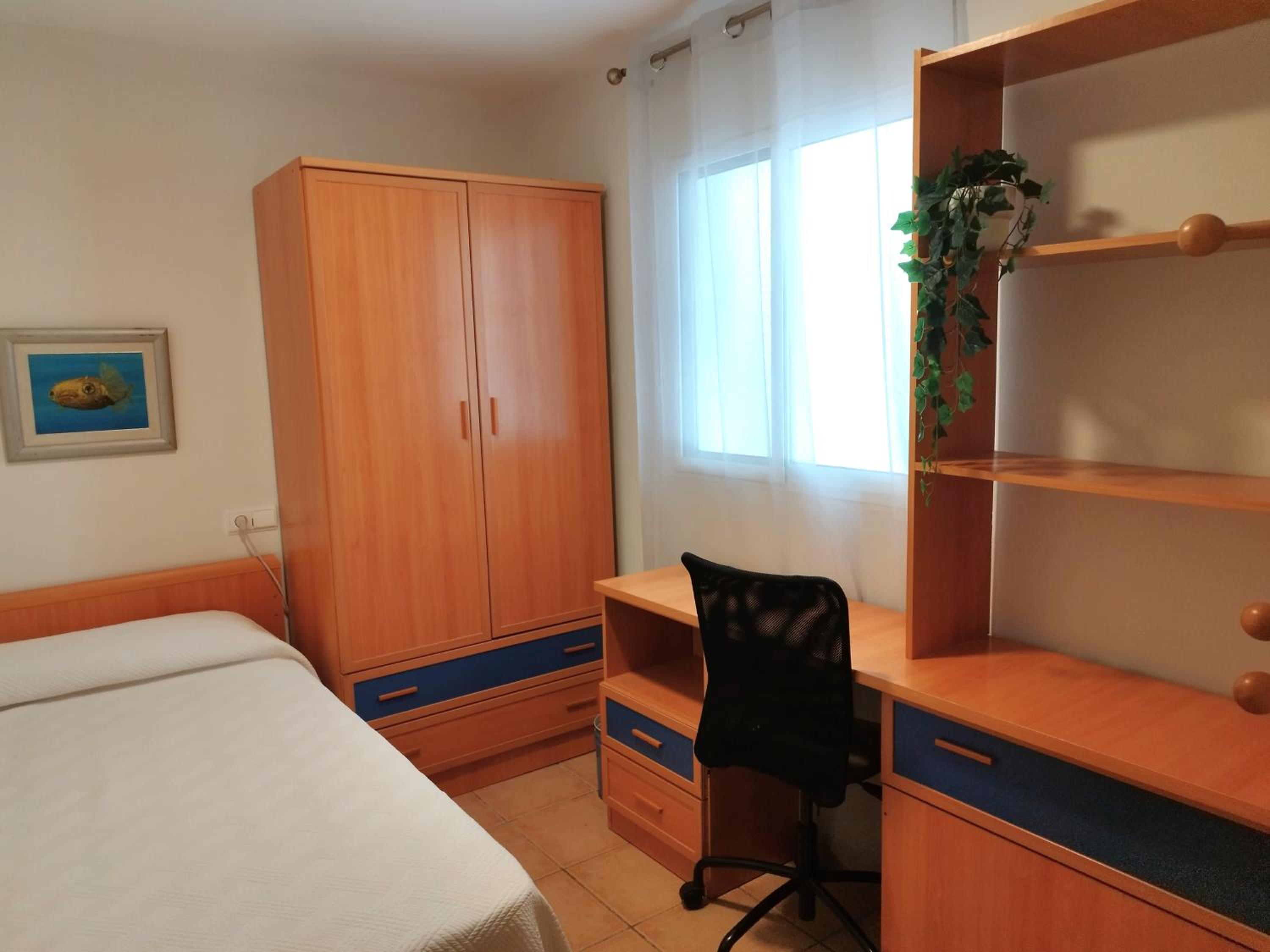 Apartamento de tres habitaciones con balcón