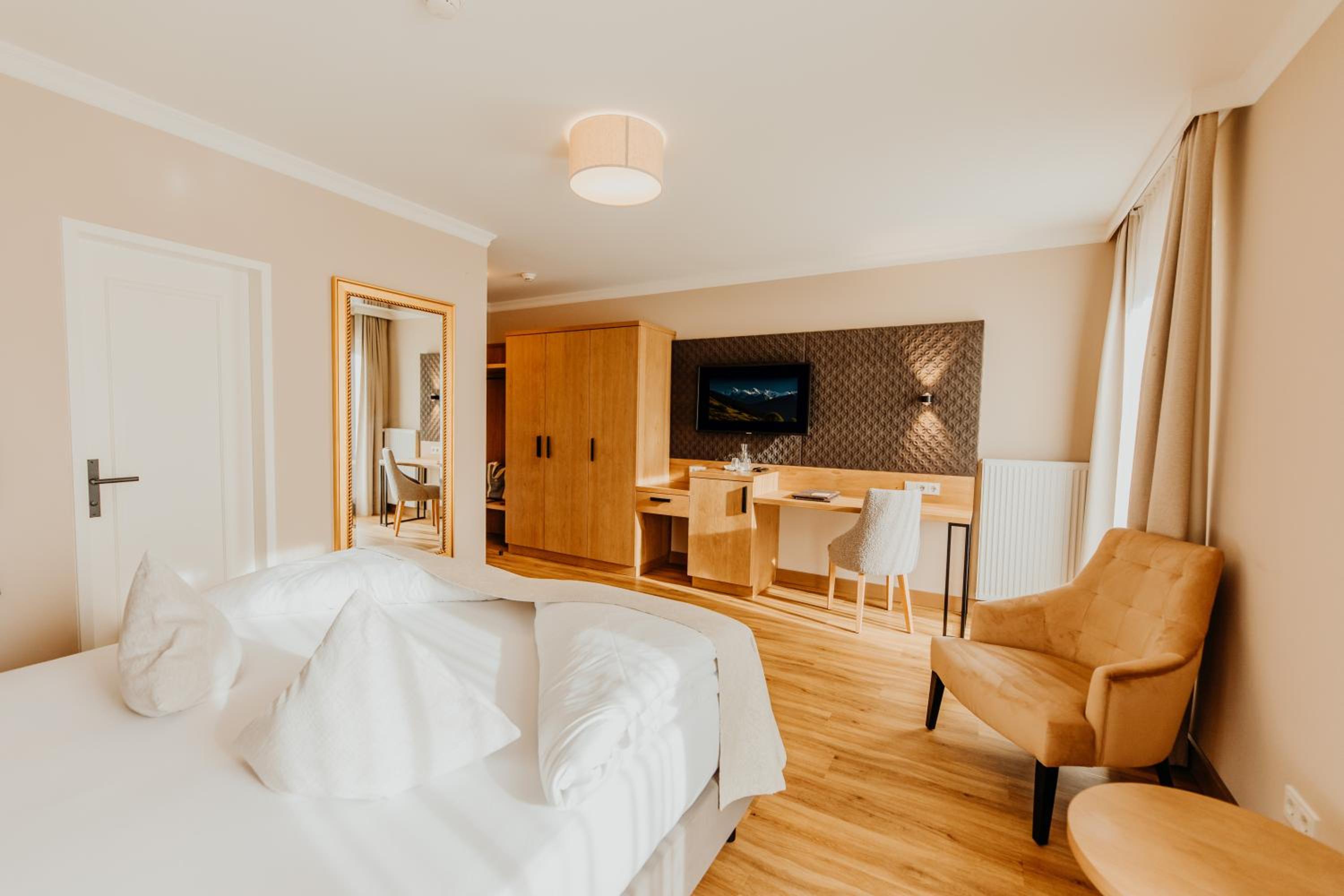 Deluxe Room - Photo 1