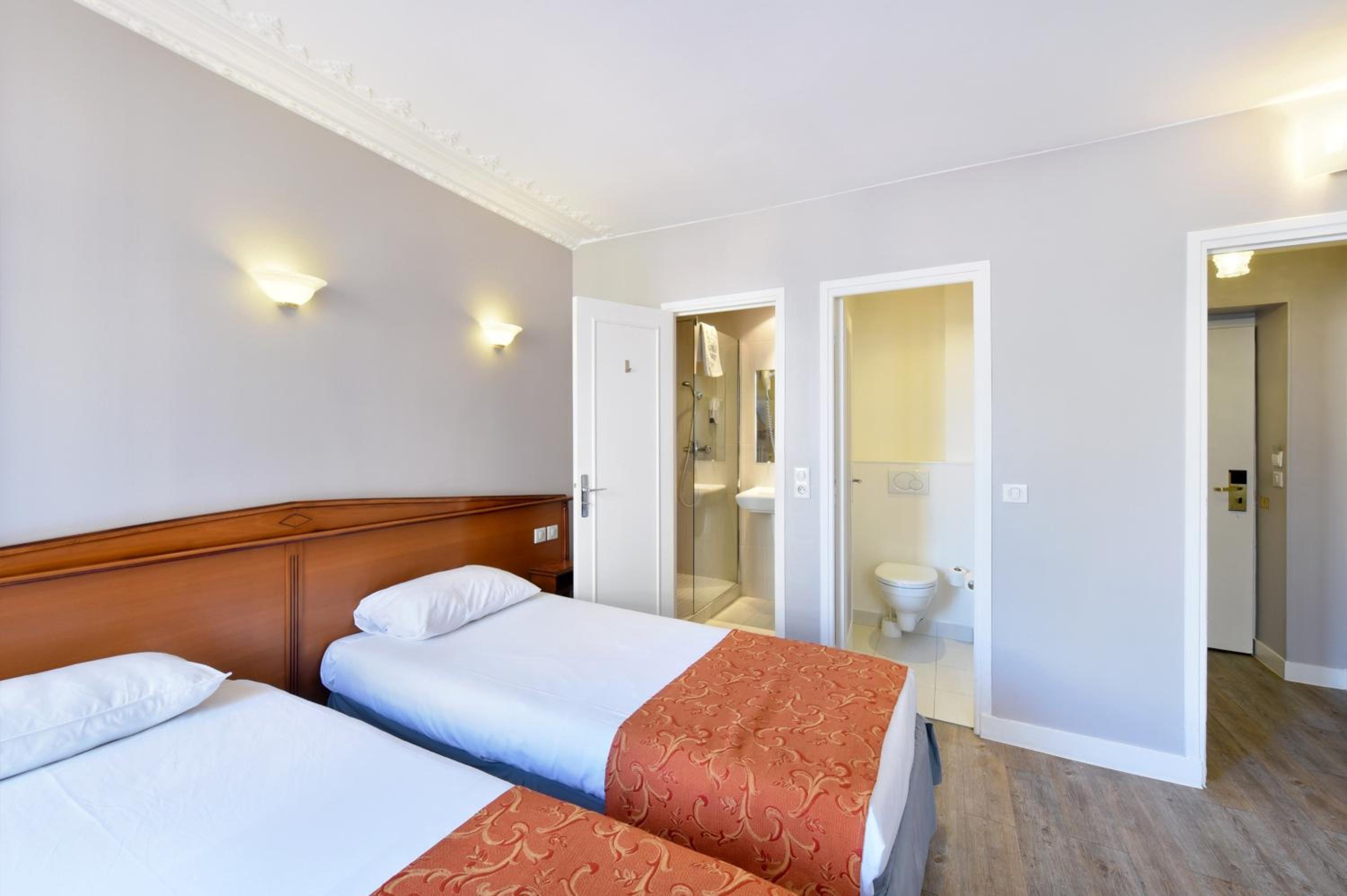Superior Twin Room photo 3