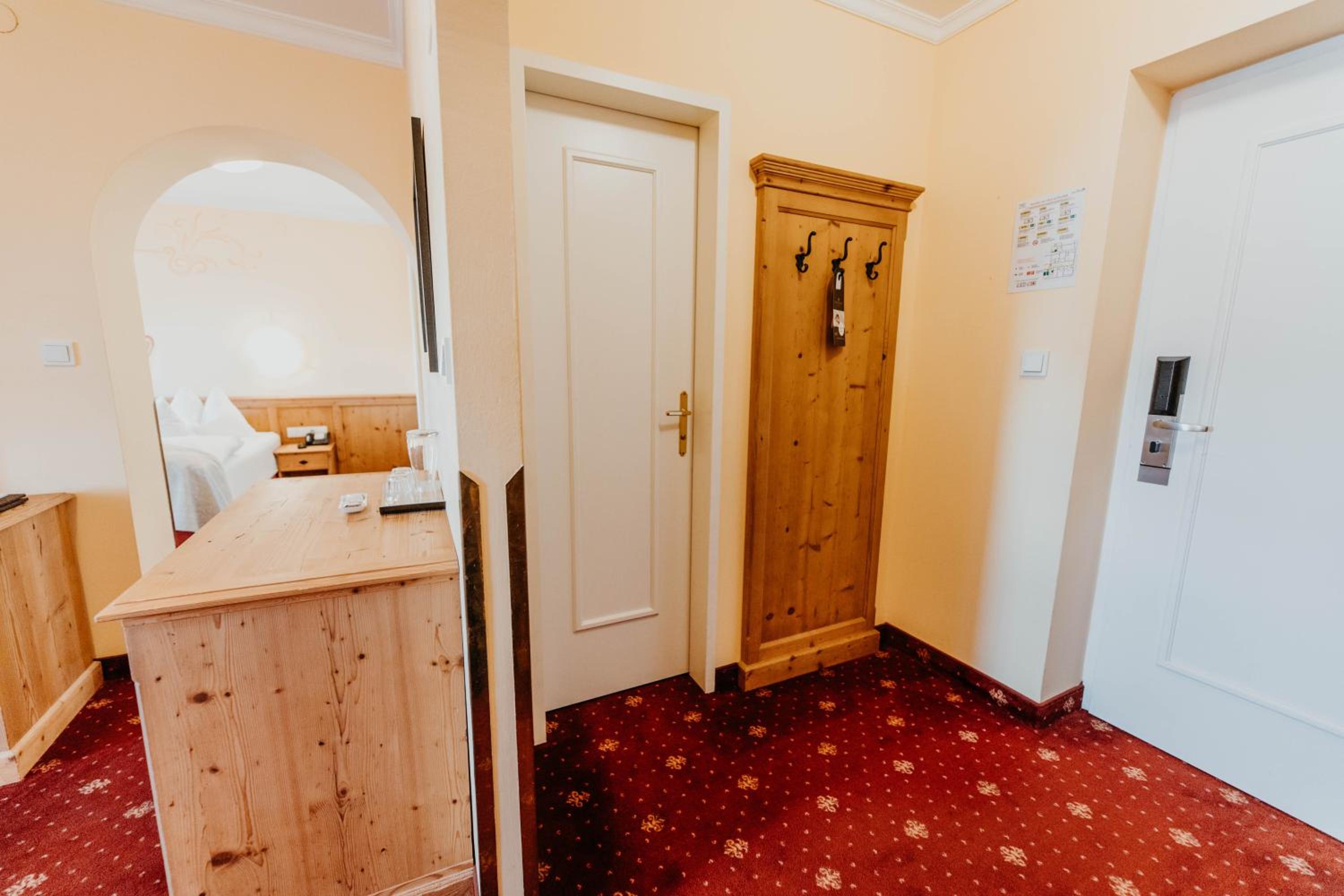 Standard Double Room - Photo 2