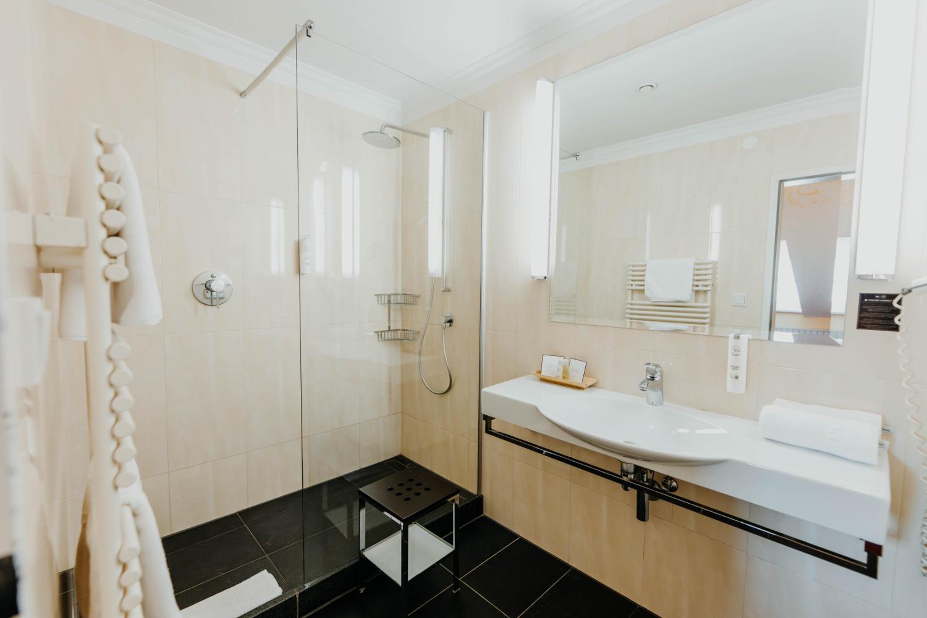 Standard Double Room - Photo 4