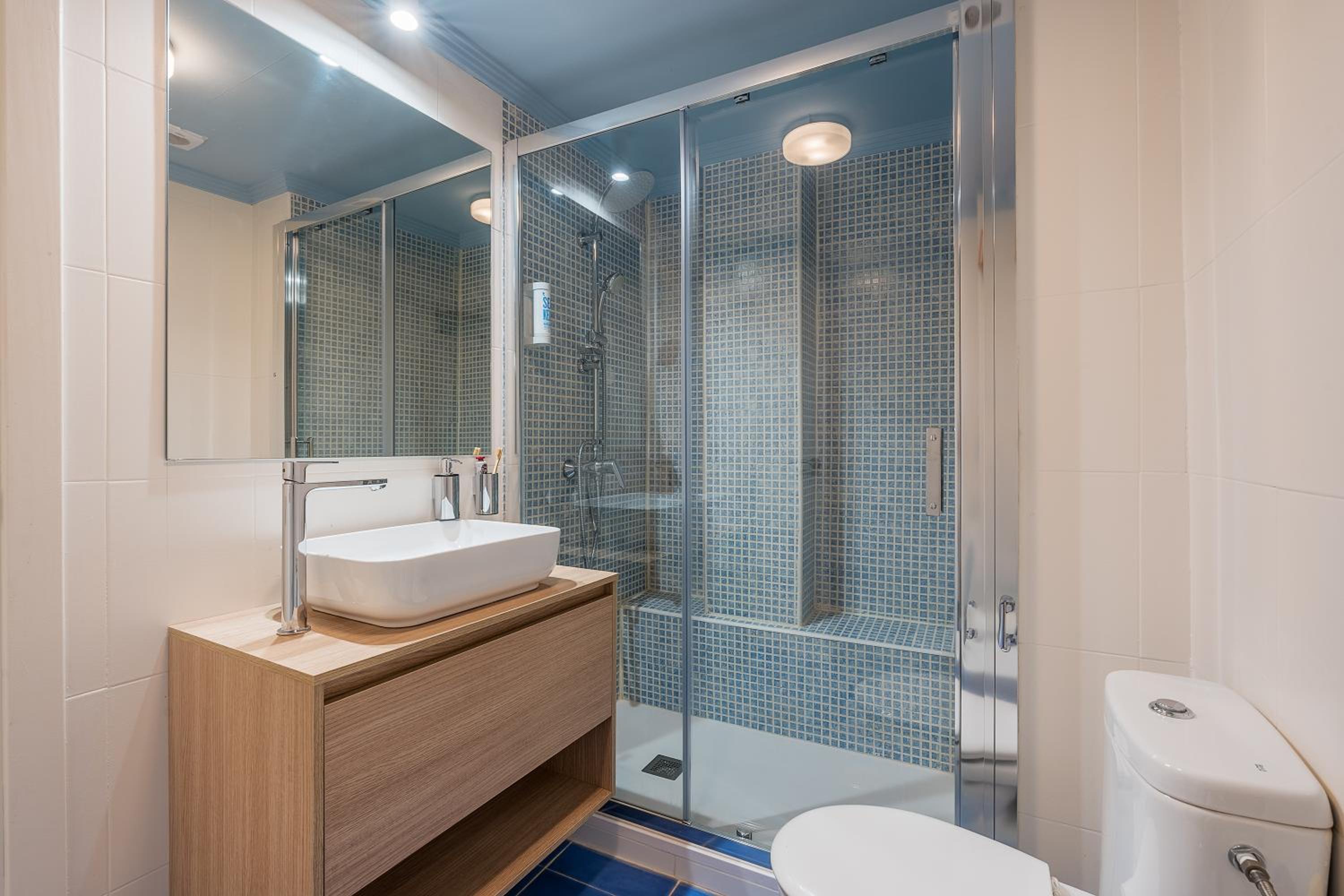 Double Room - Photo 7