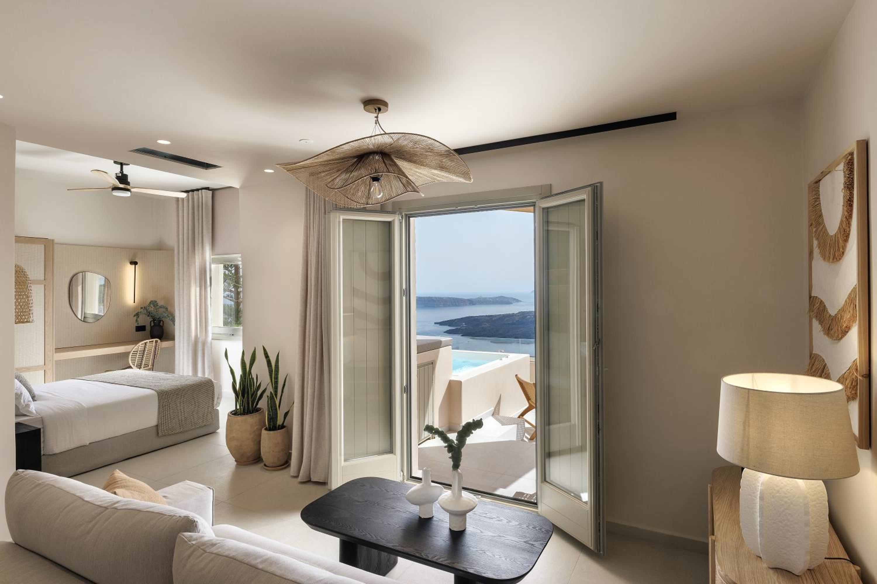 Deluxe Suite with Hot Tub and Sea View