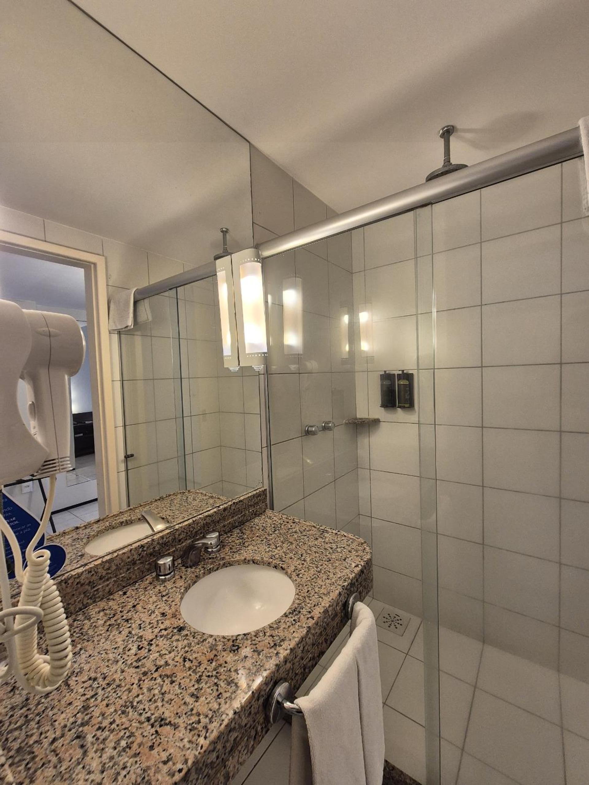 Standard Double Room - Photo 4