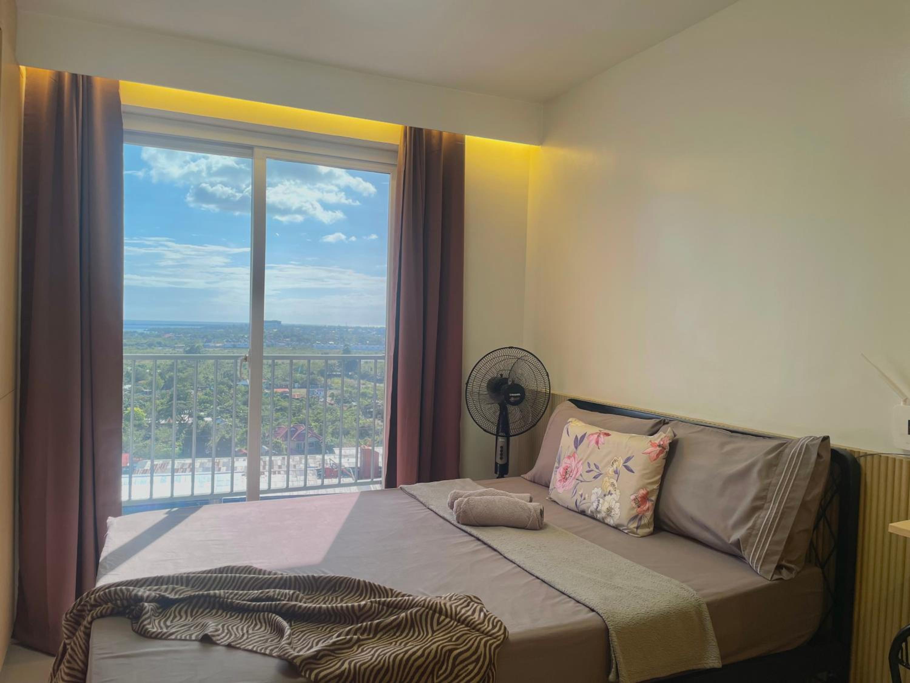 Studio Apartment with Balcony photo 1