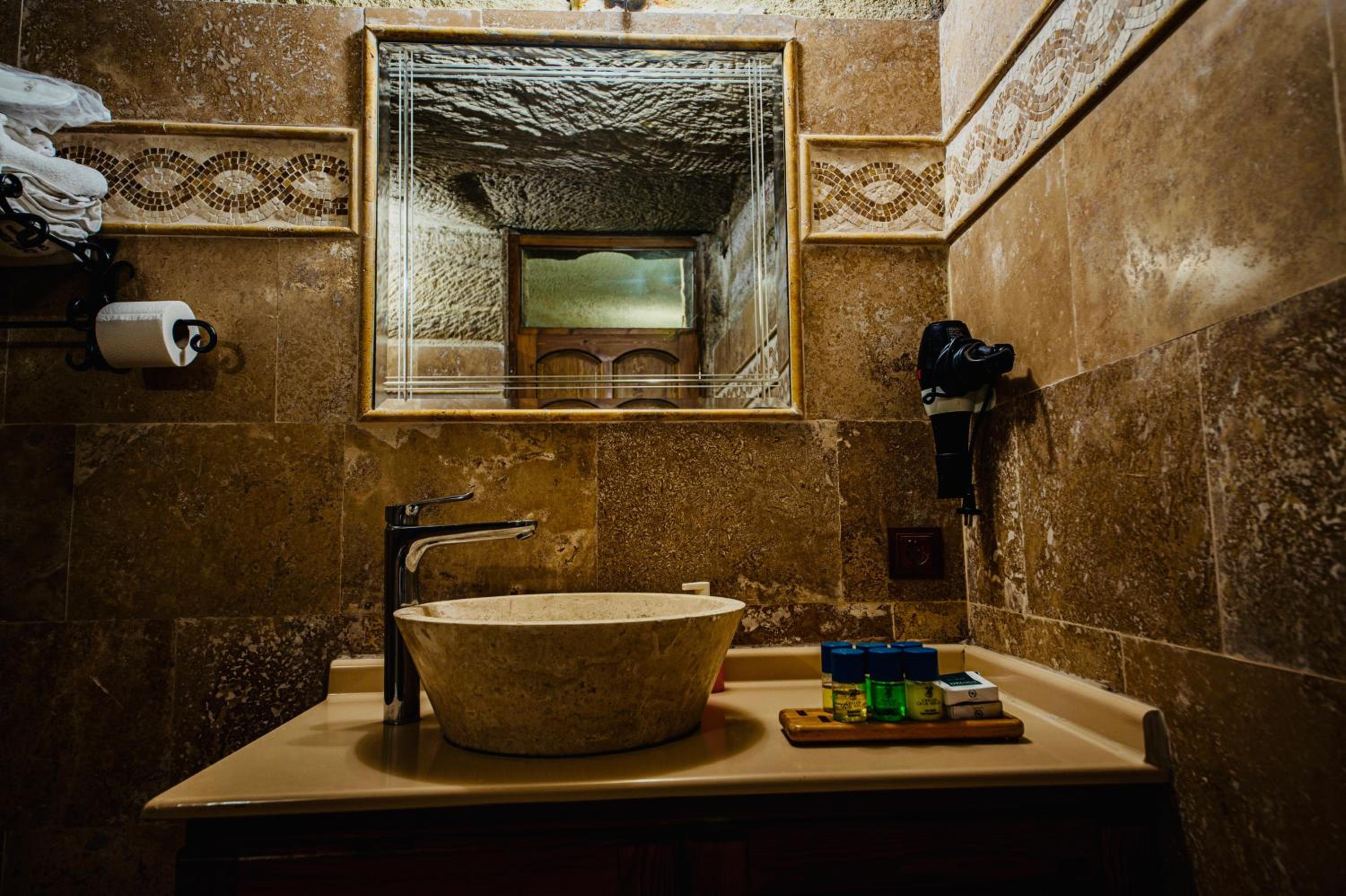 Junior Cave Suite - Photo 3